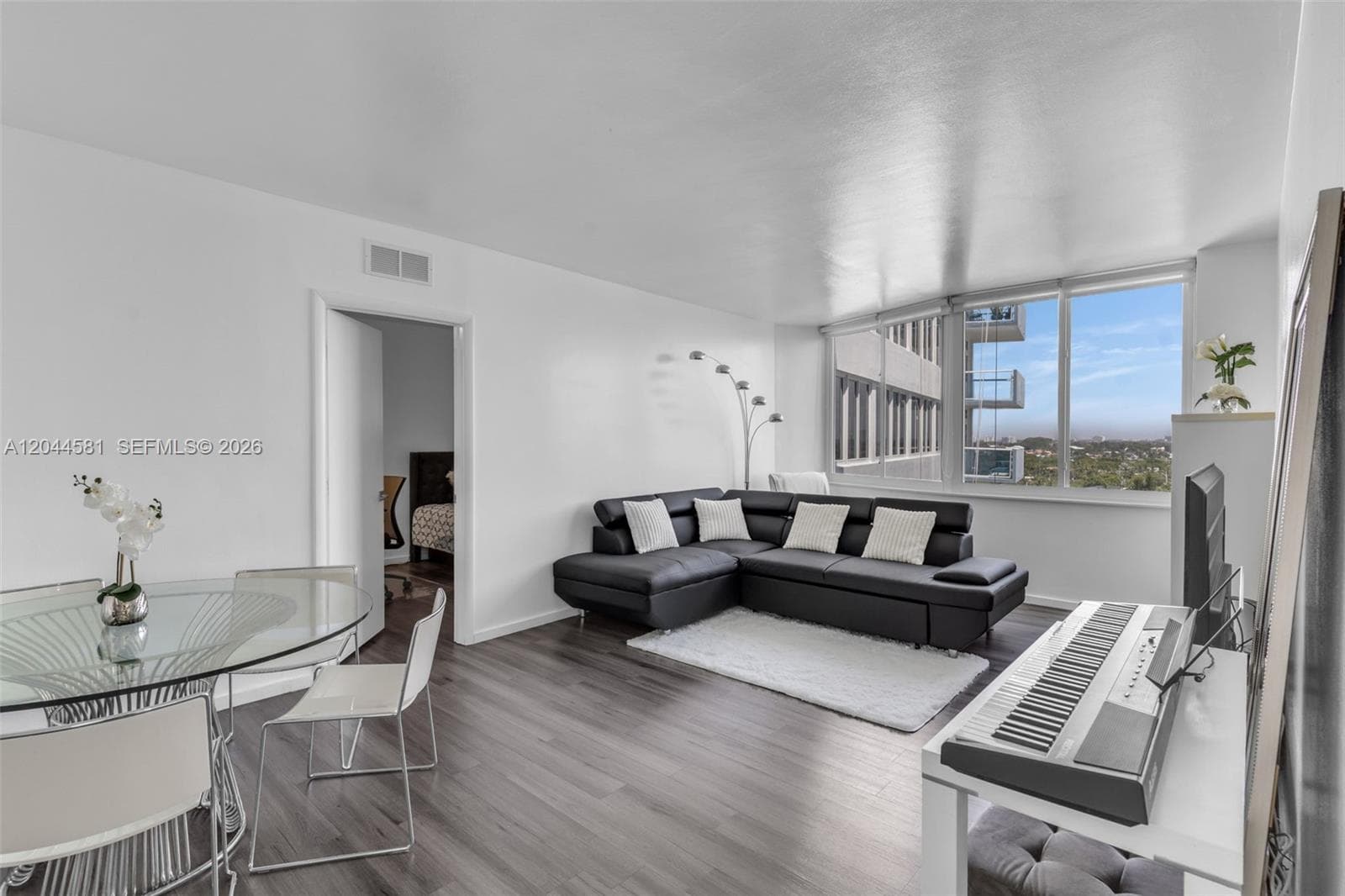 A12044581 — Miami Beach — 10