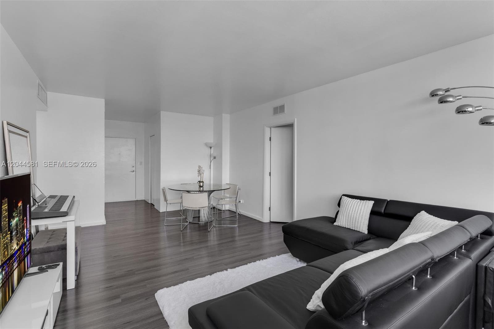 A12044581 — Miami Beach — 11