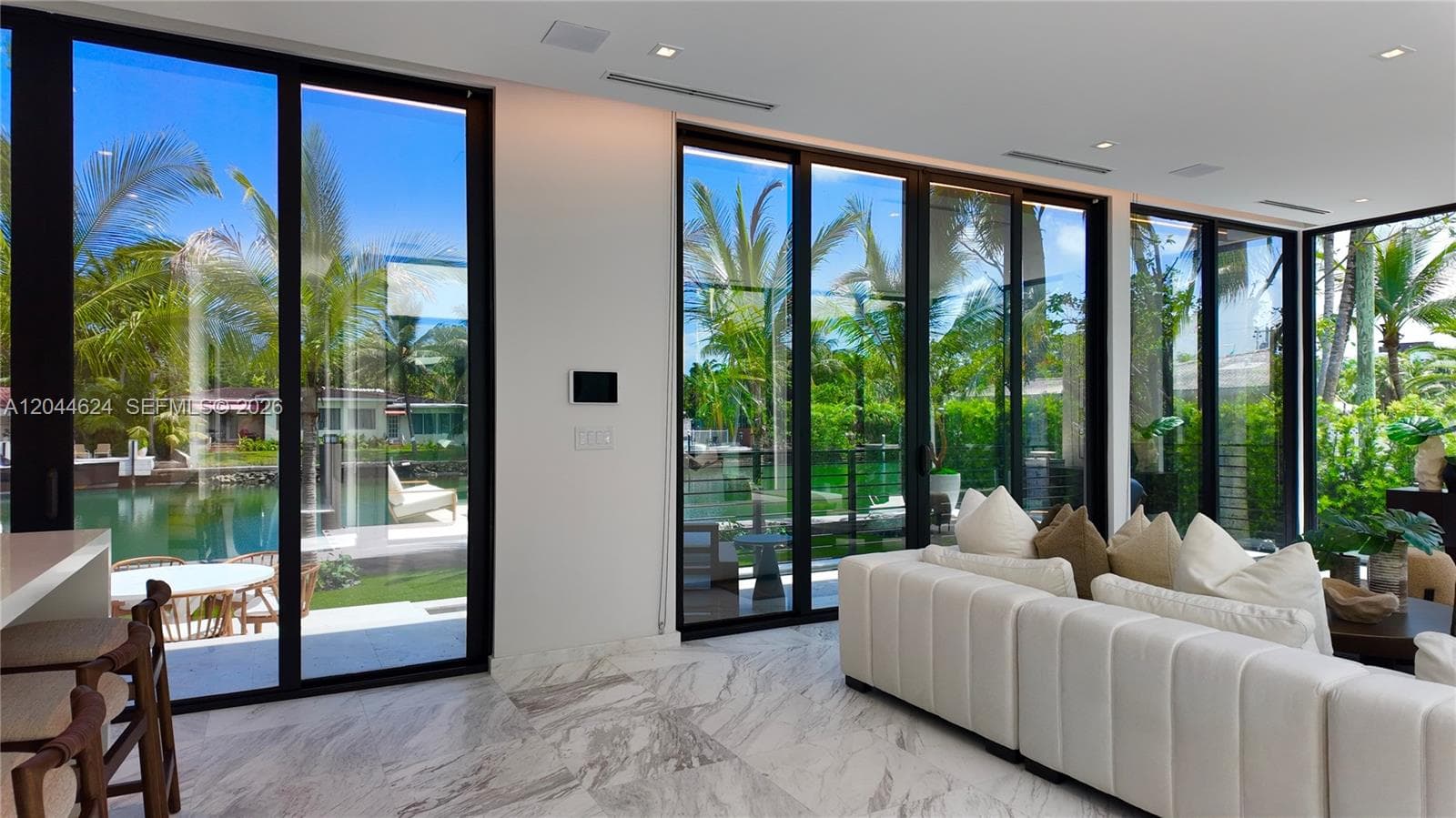 A12044624 — Miami Beach — 17