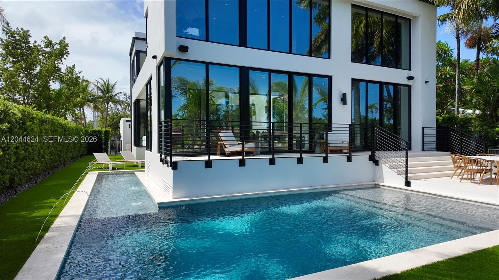 A12044624 — Miami Beach — 57