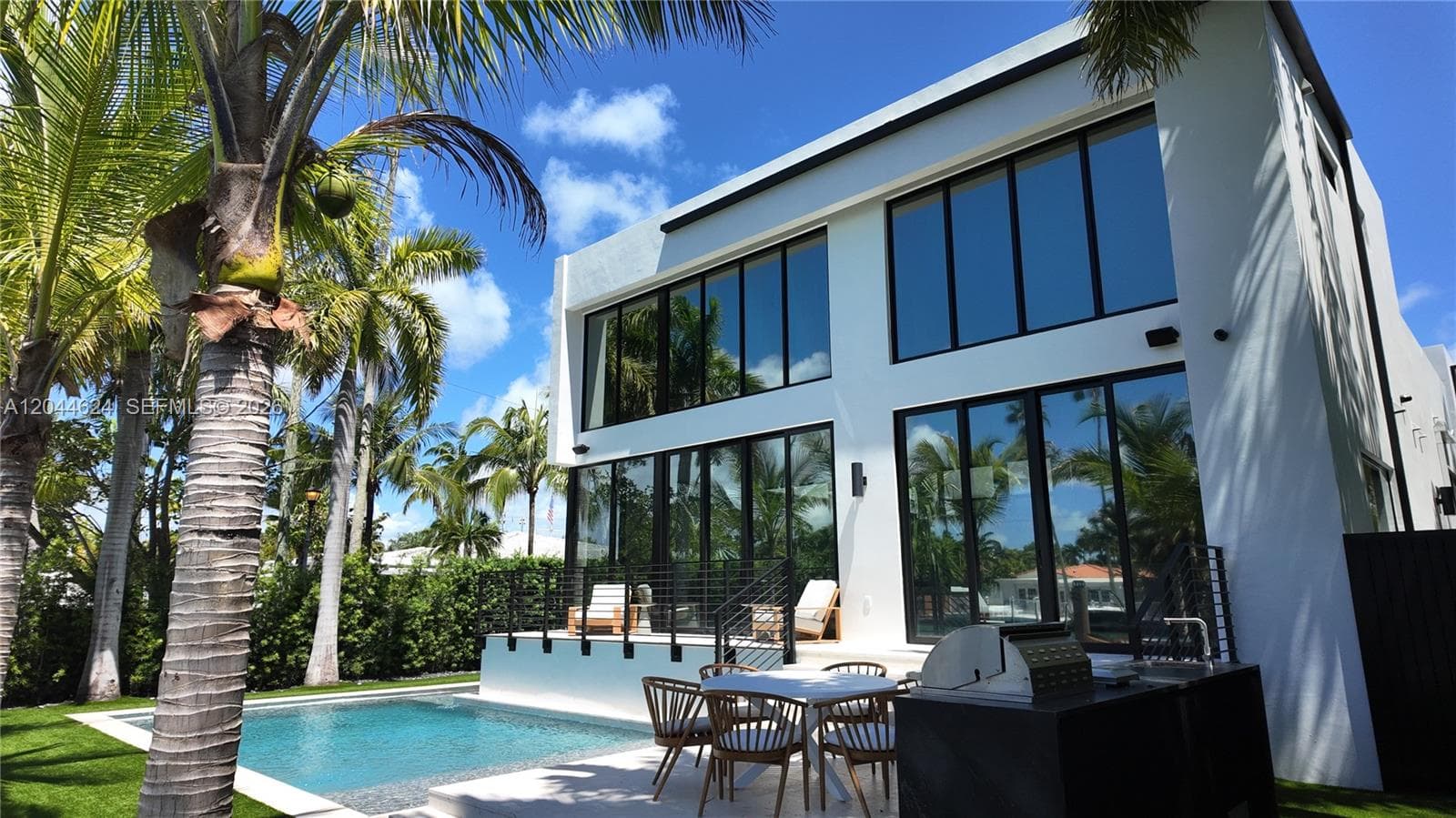 A12044624 — Miami Beach — 53