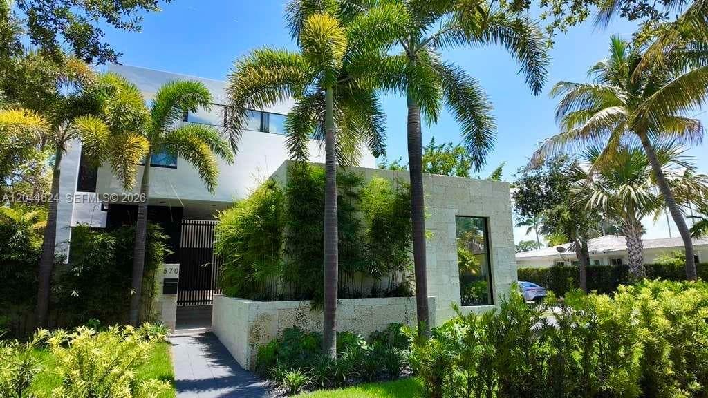 A12044624 — Miami Beach