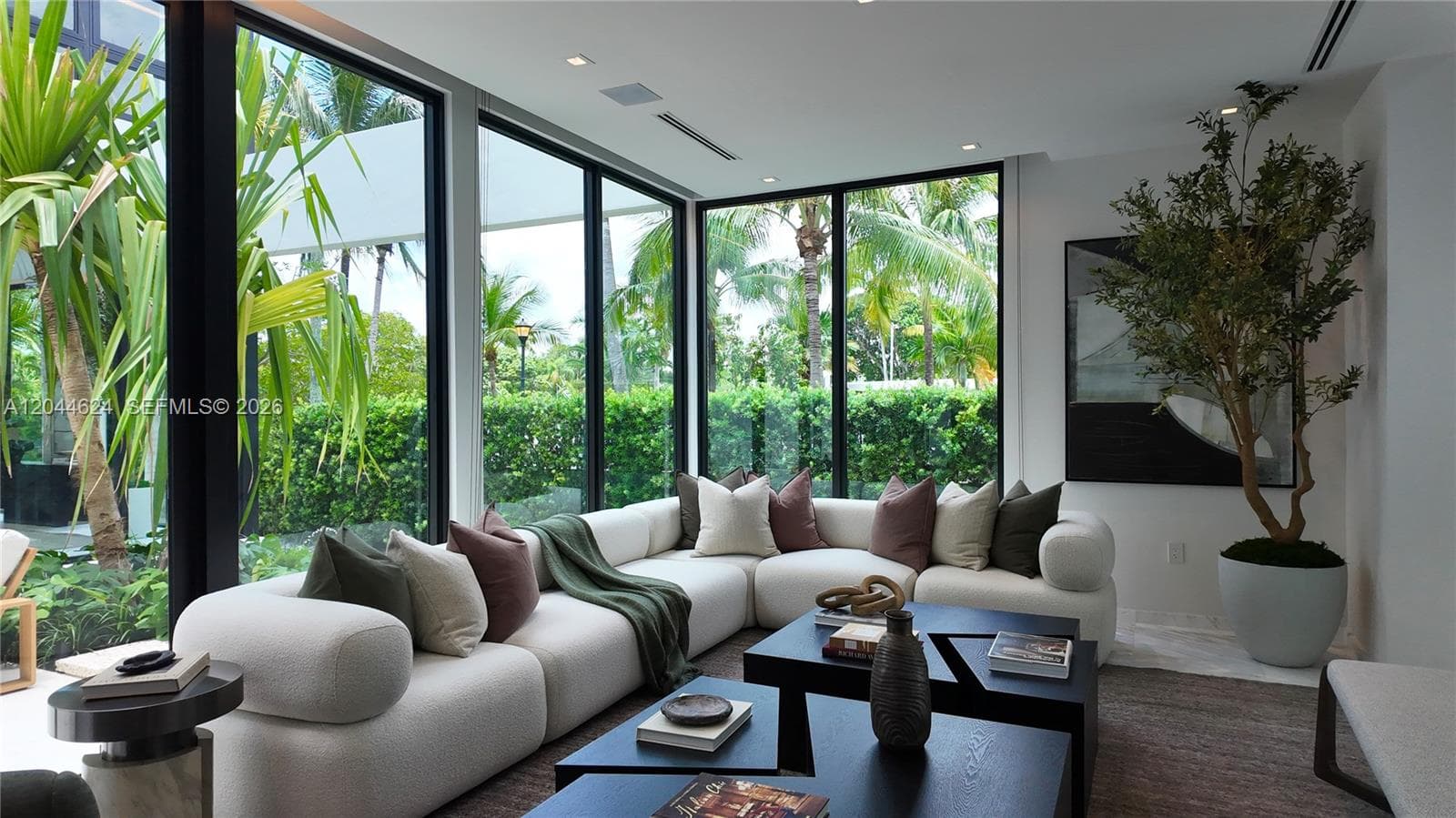 A12044624 — Miami Beach — 20