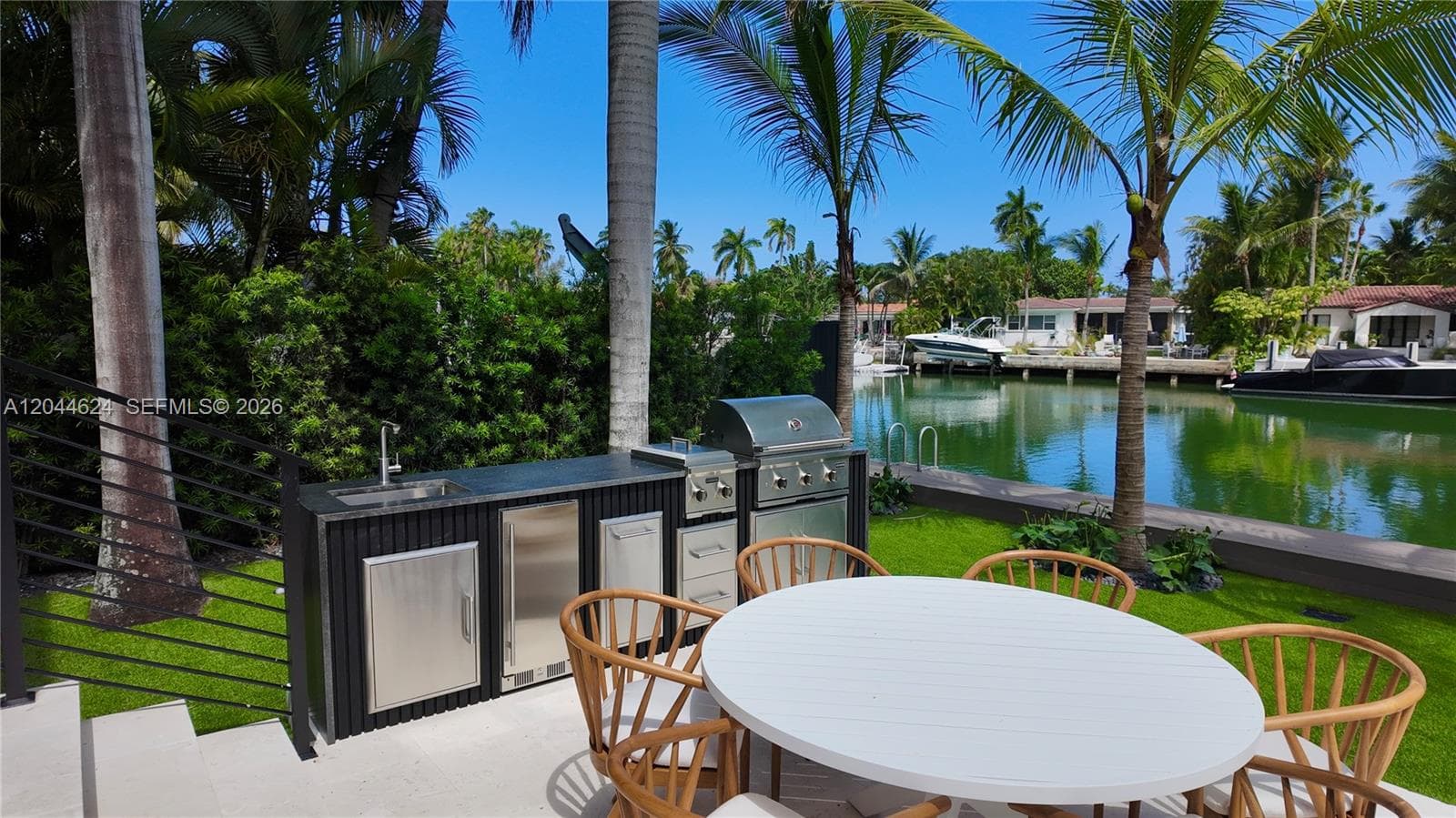 A12044624 — Miami Beach — 59