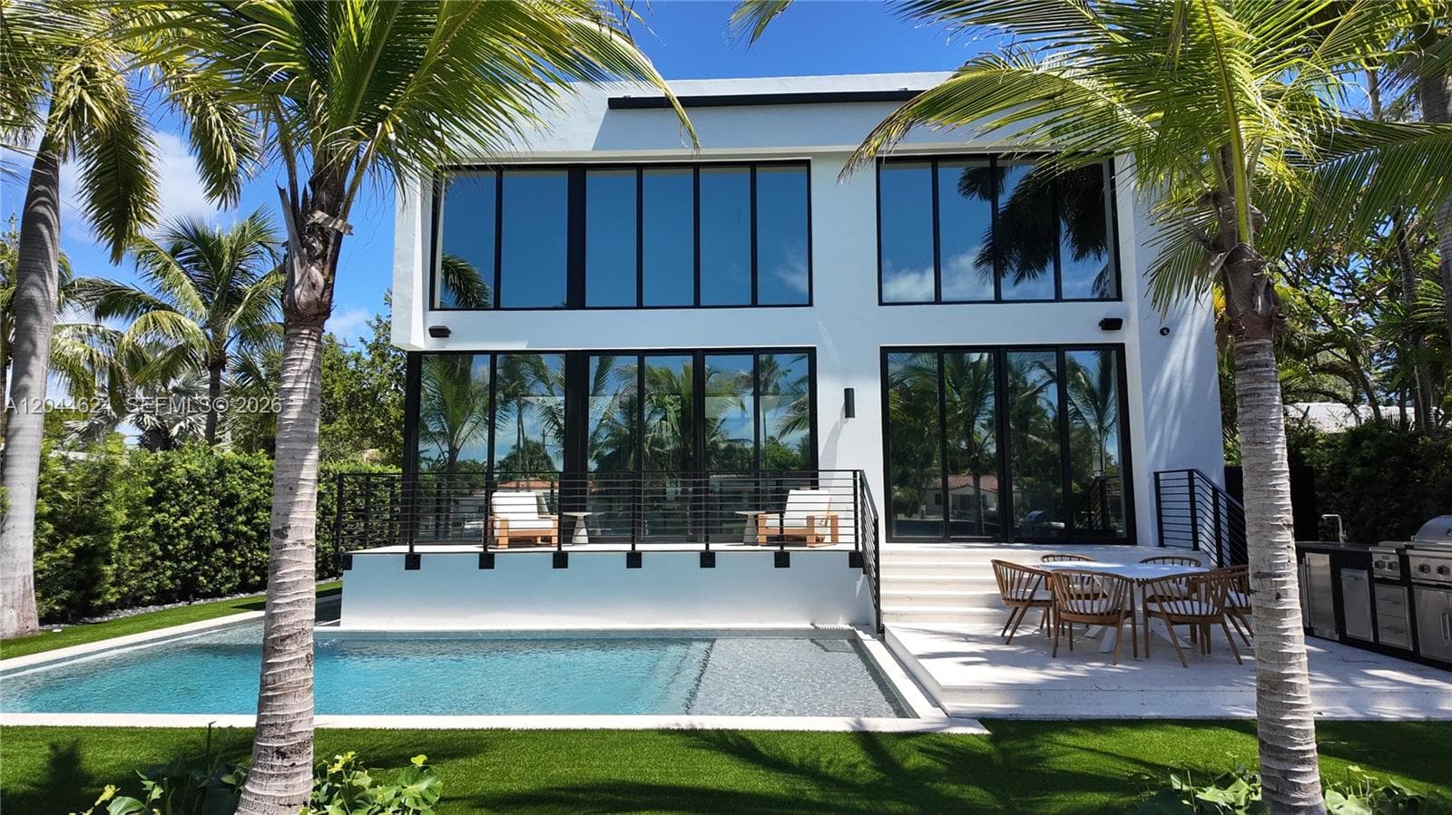 A12044624 — Miami Beach — 54