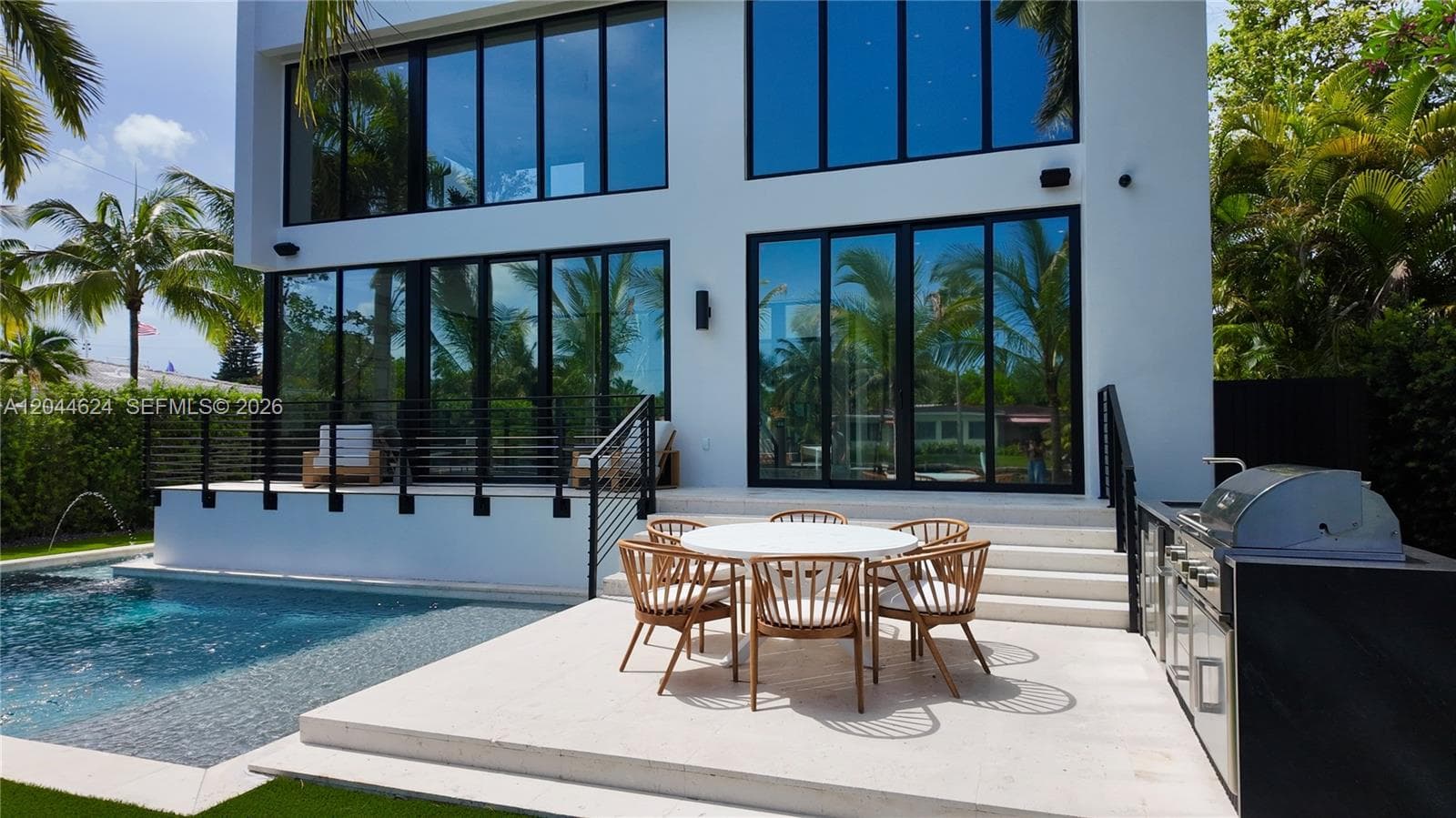 A12044624 — Miami Beach — 58