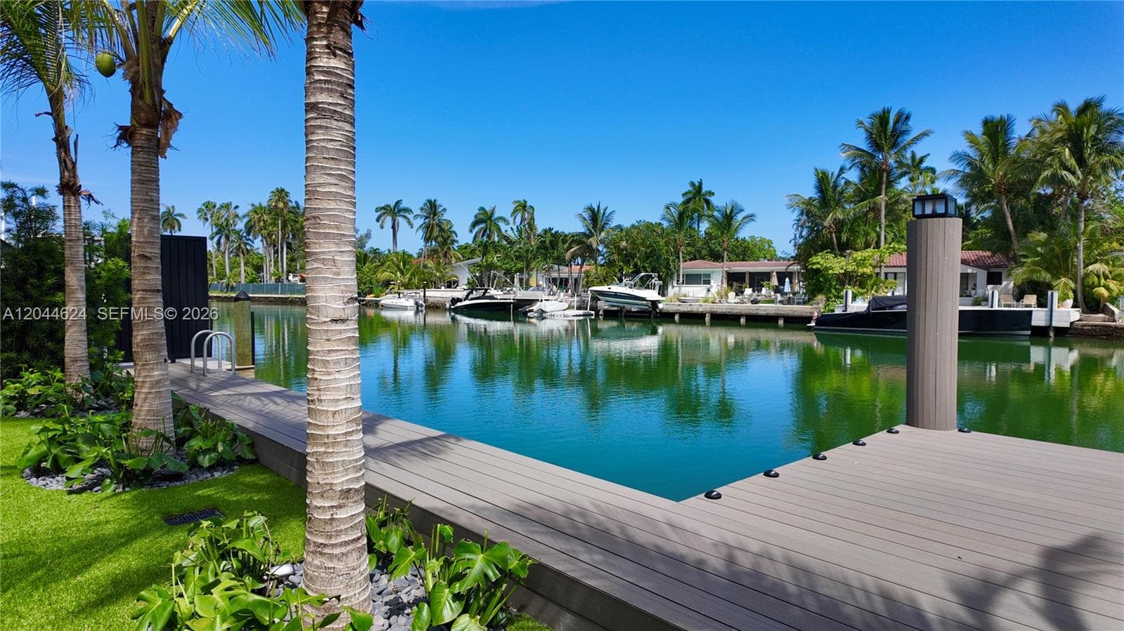 A12044624 — Miami Beach — 60