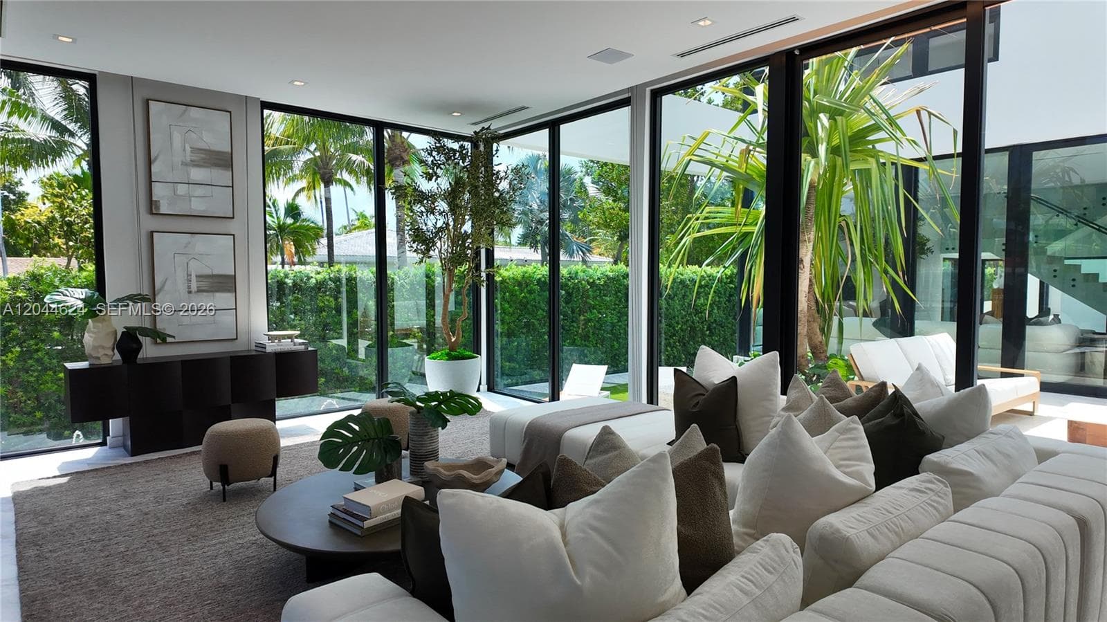 A12044624 — Miami Beach — 21