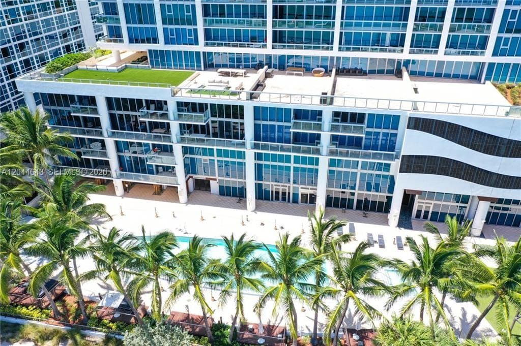 A12044643 — Miami Beach — 61
