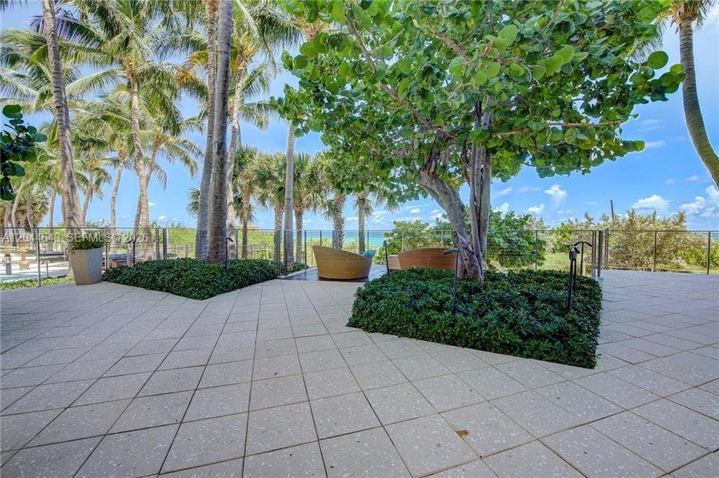 A12044643 — Miami Beach — 55