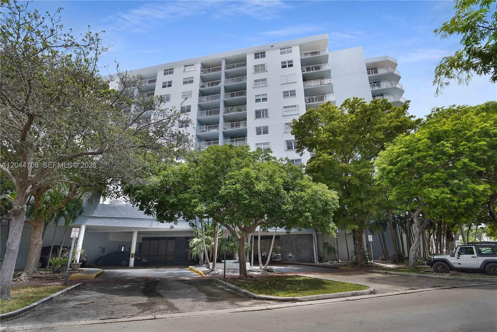 A12044708 — Miami Beach — 33
