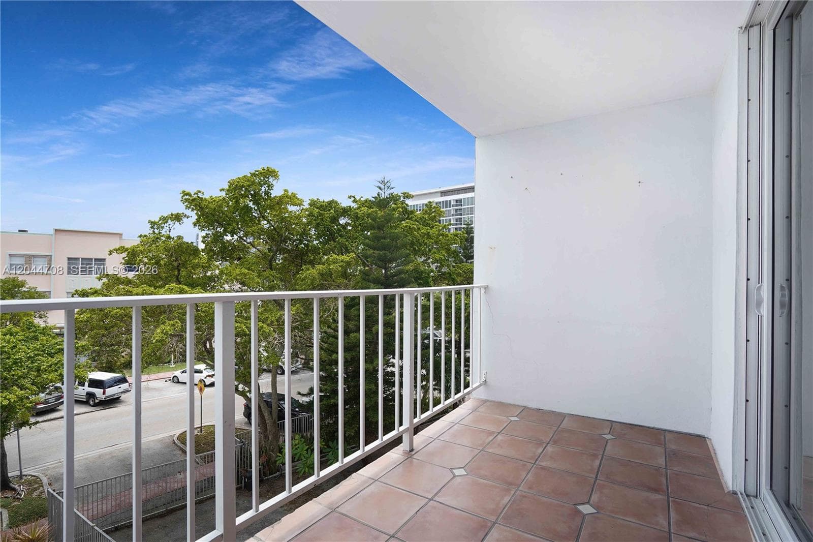 A12044708 — Miami Beach — 19