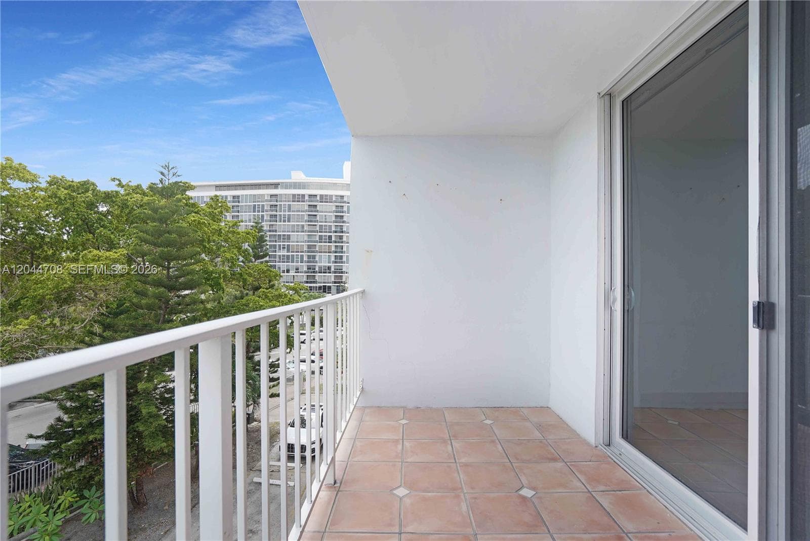 A12044708 — Miami Beach — 21