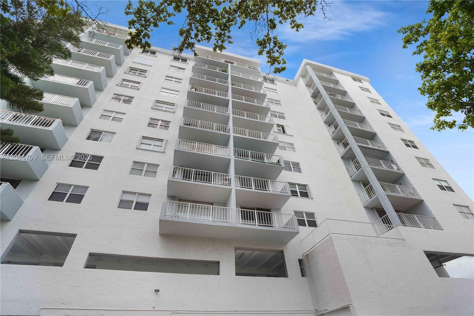 A12044709 — Miami Beach — 31