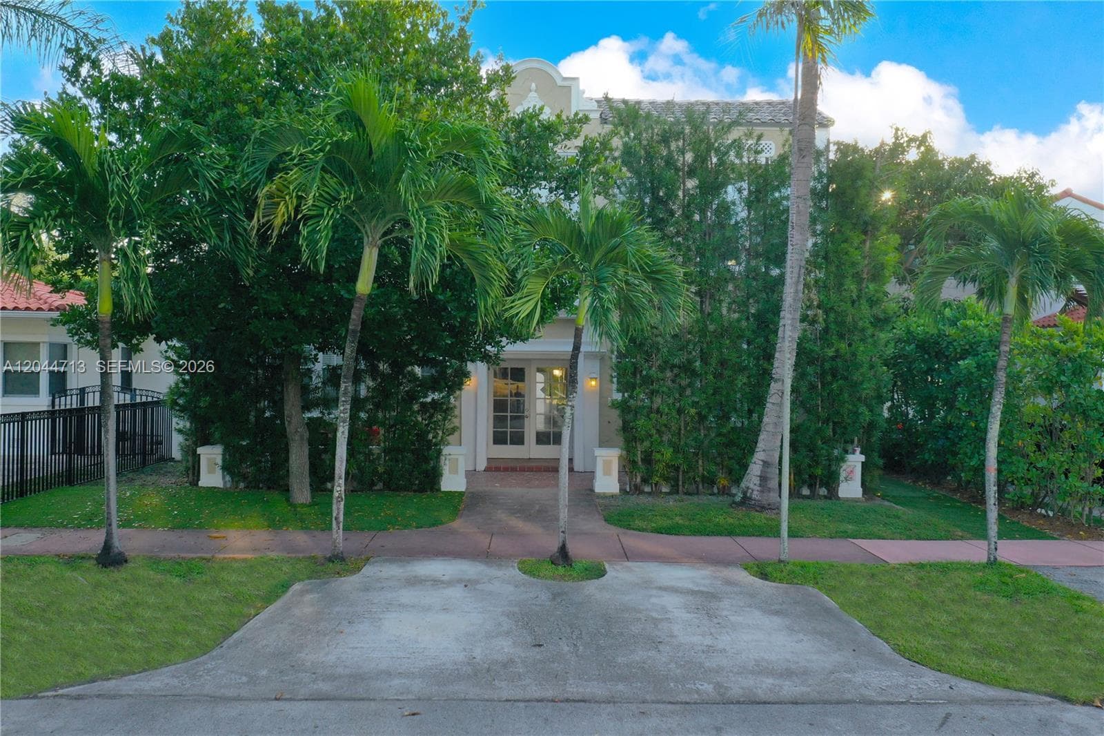 A12044713 — Miami Beach — 22