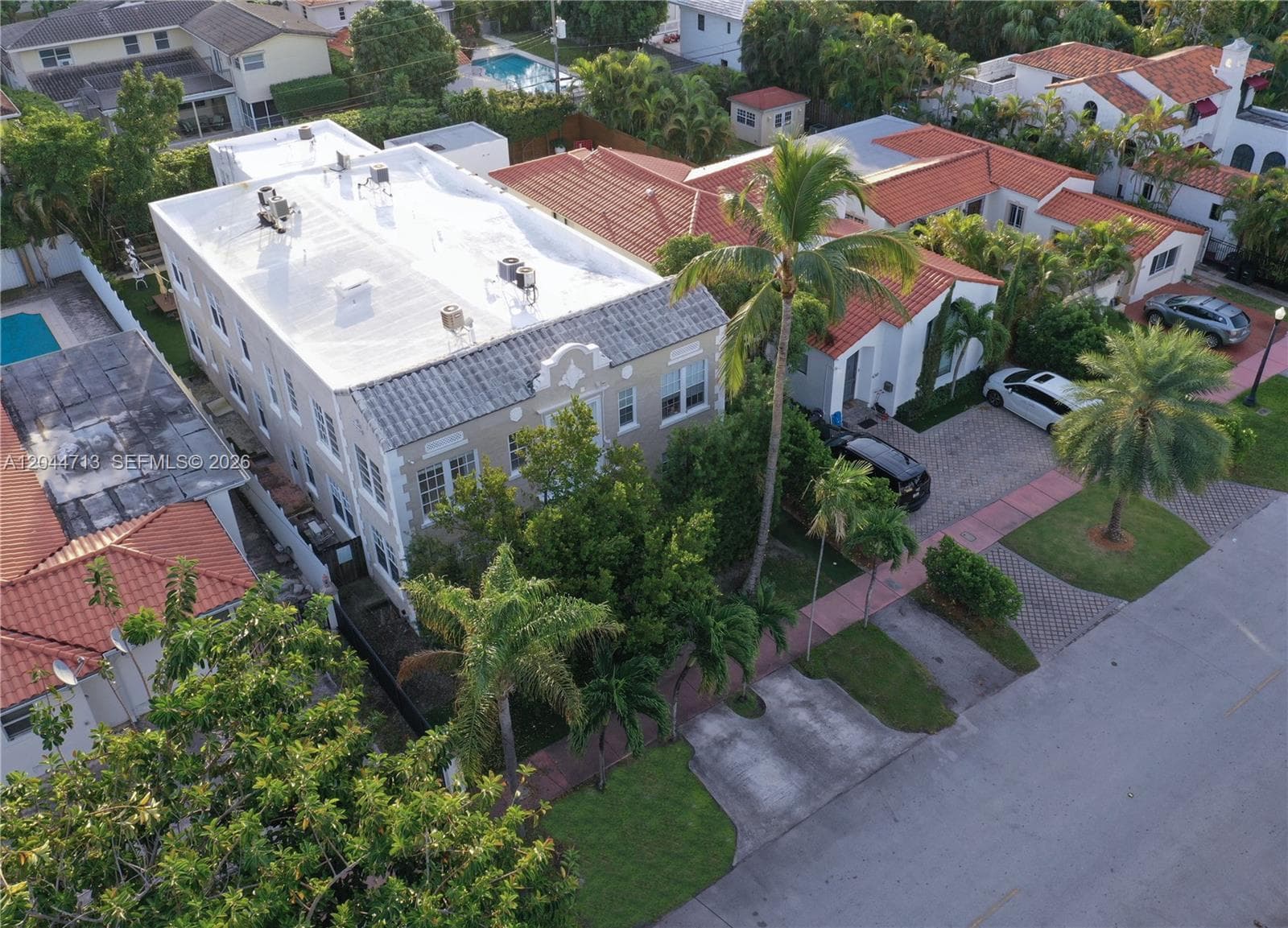 A12044713 — Miami Beach — 18