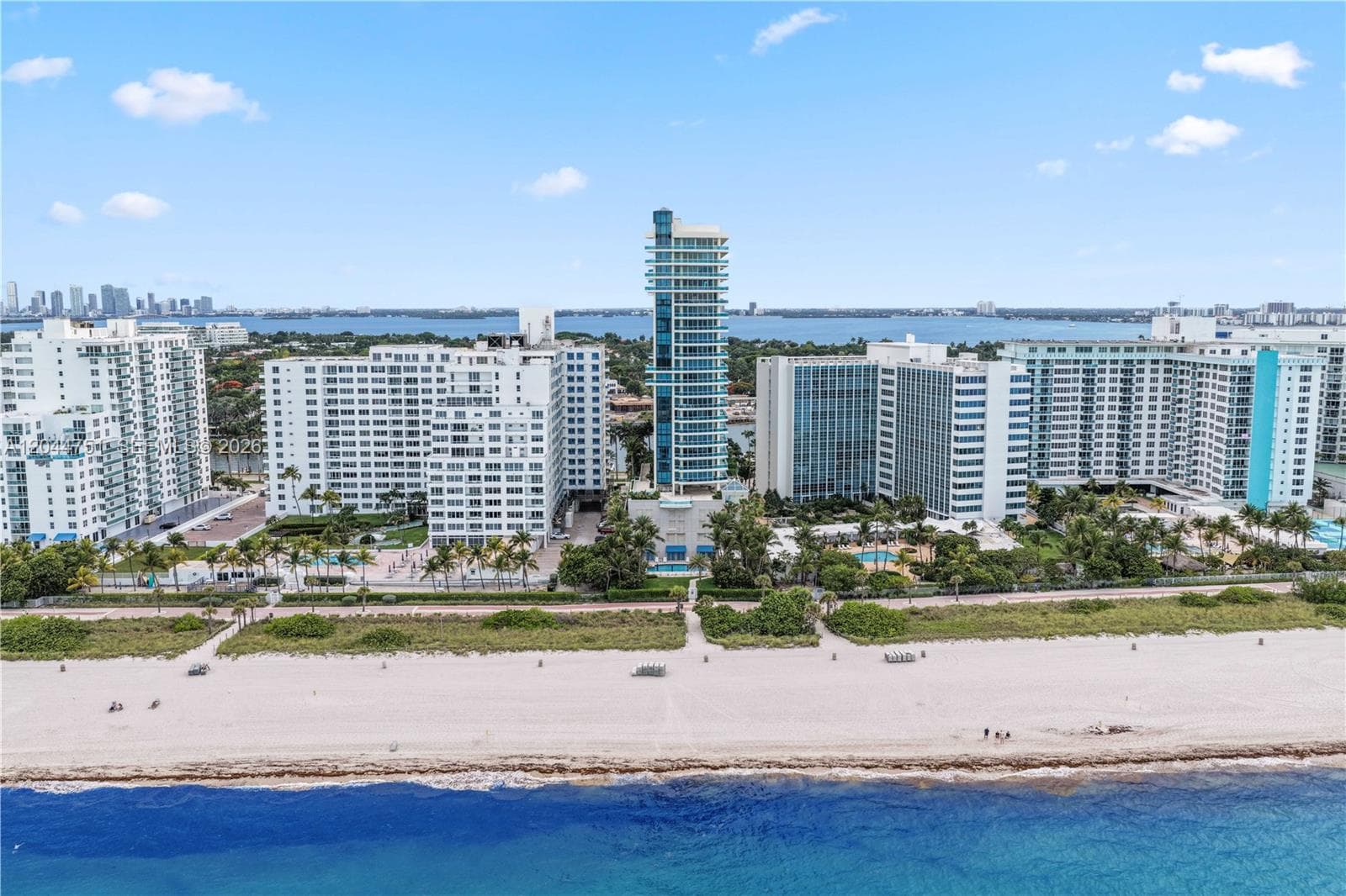 A12044751 — Miami Beach — 46