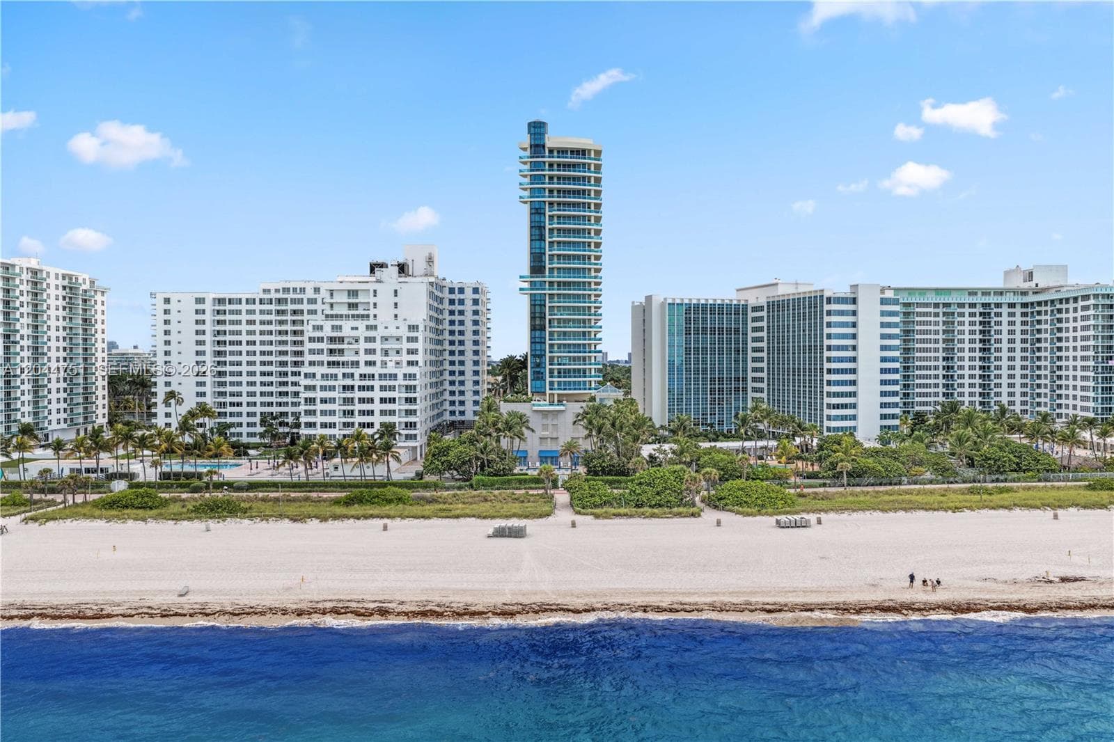 A12044751 — Miami Beach — 50