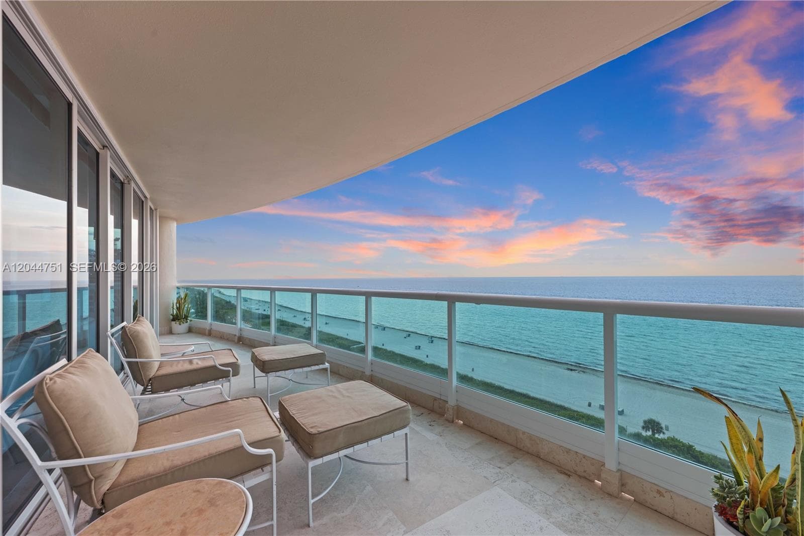 A12044751 — Miami Beach — 58