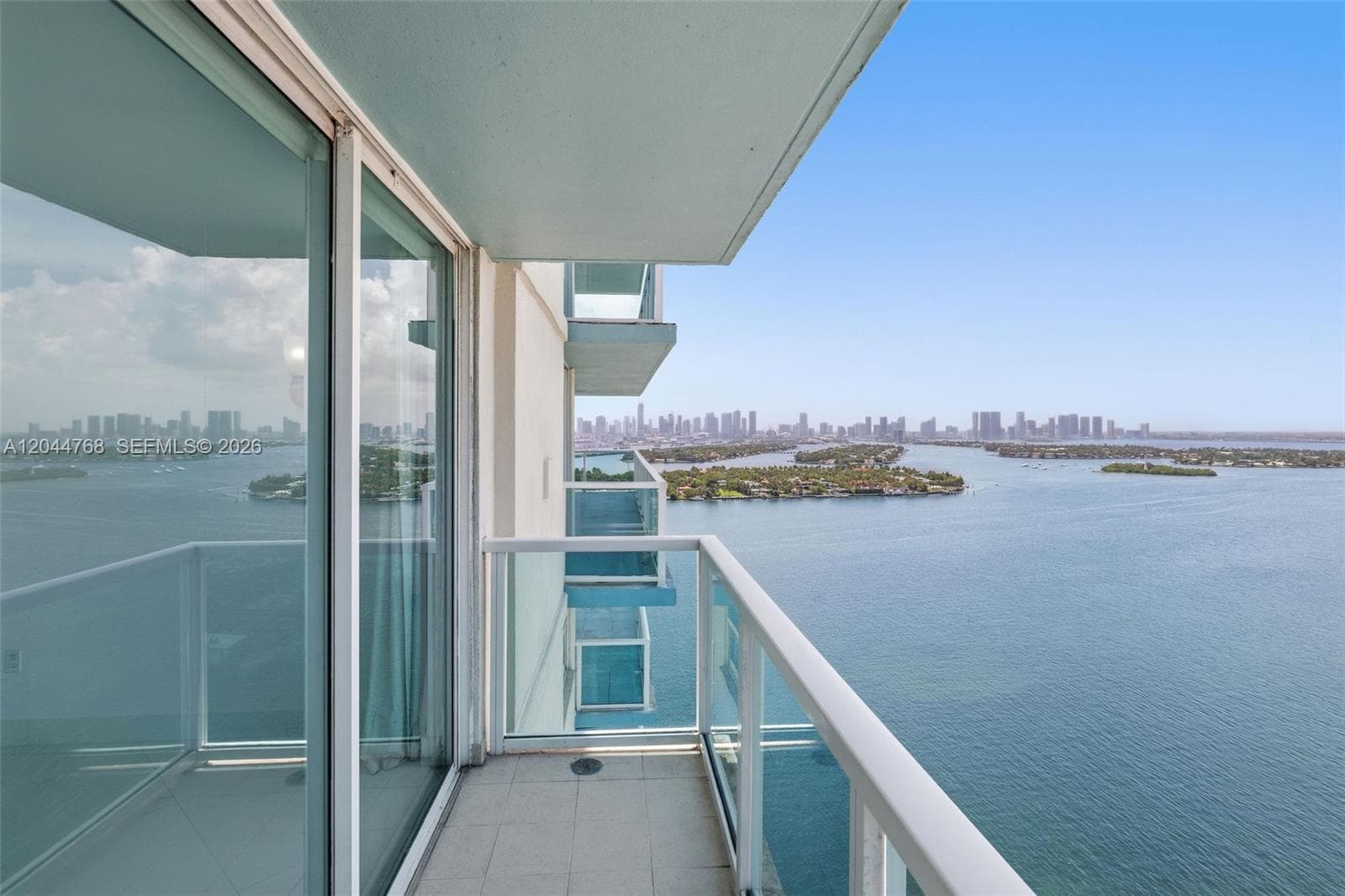 A12044768 — Miami Beach — 27