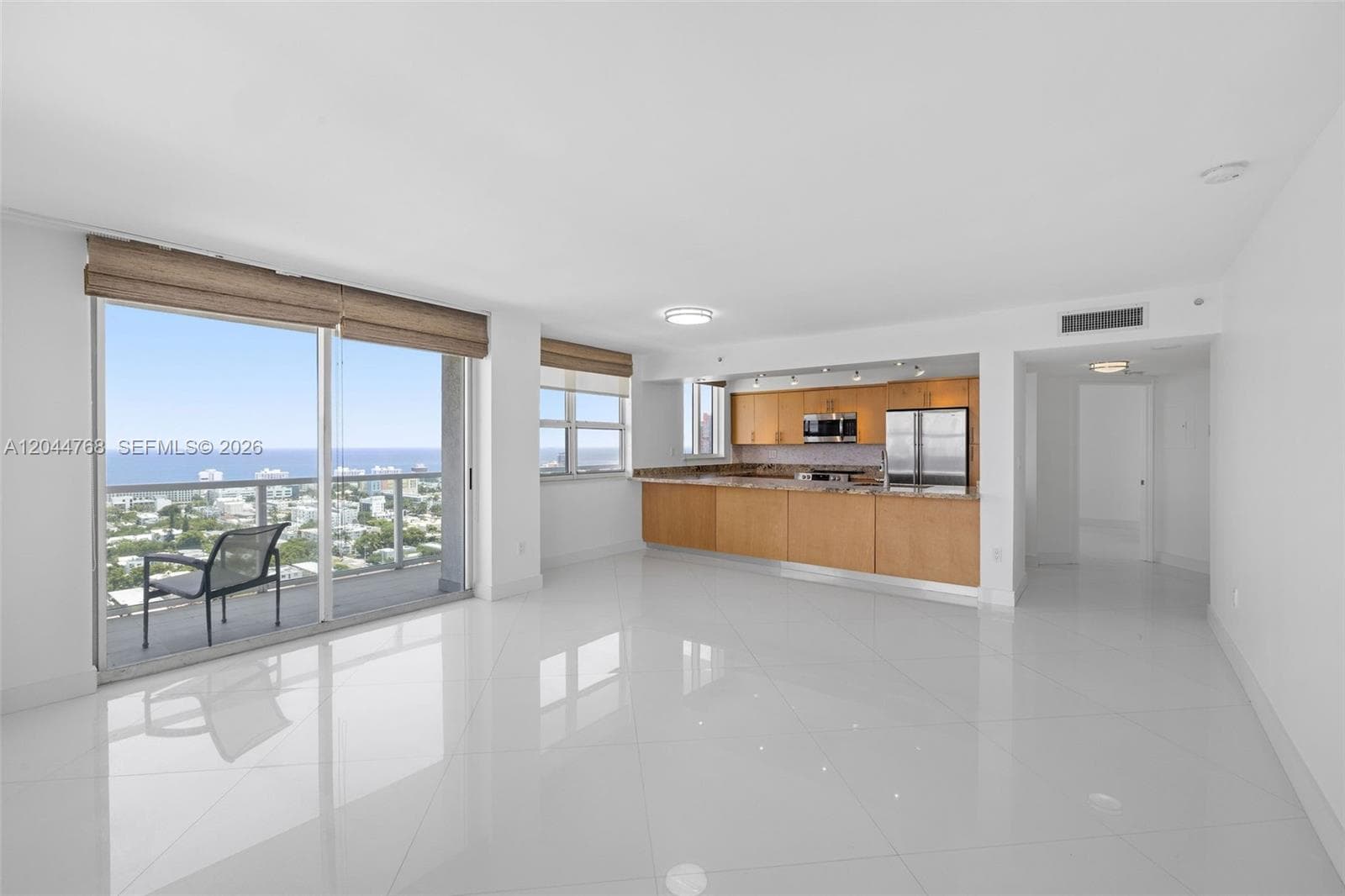 A12044768 — Miami Beach — 2
