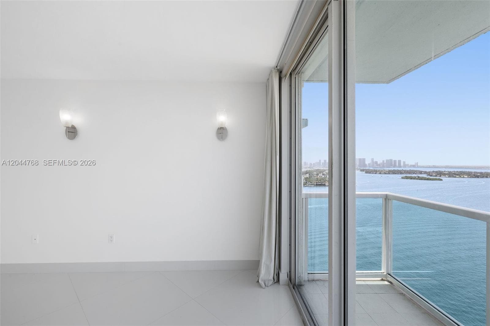 A12044768 — Miami Beach — 17