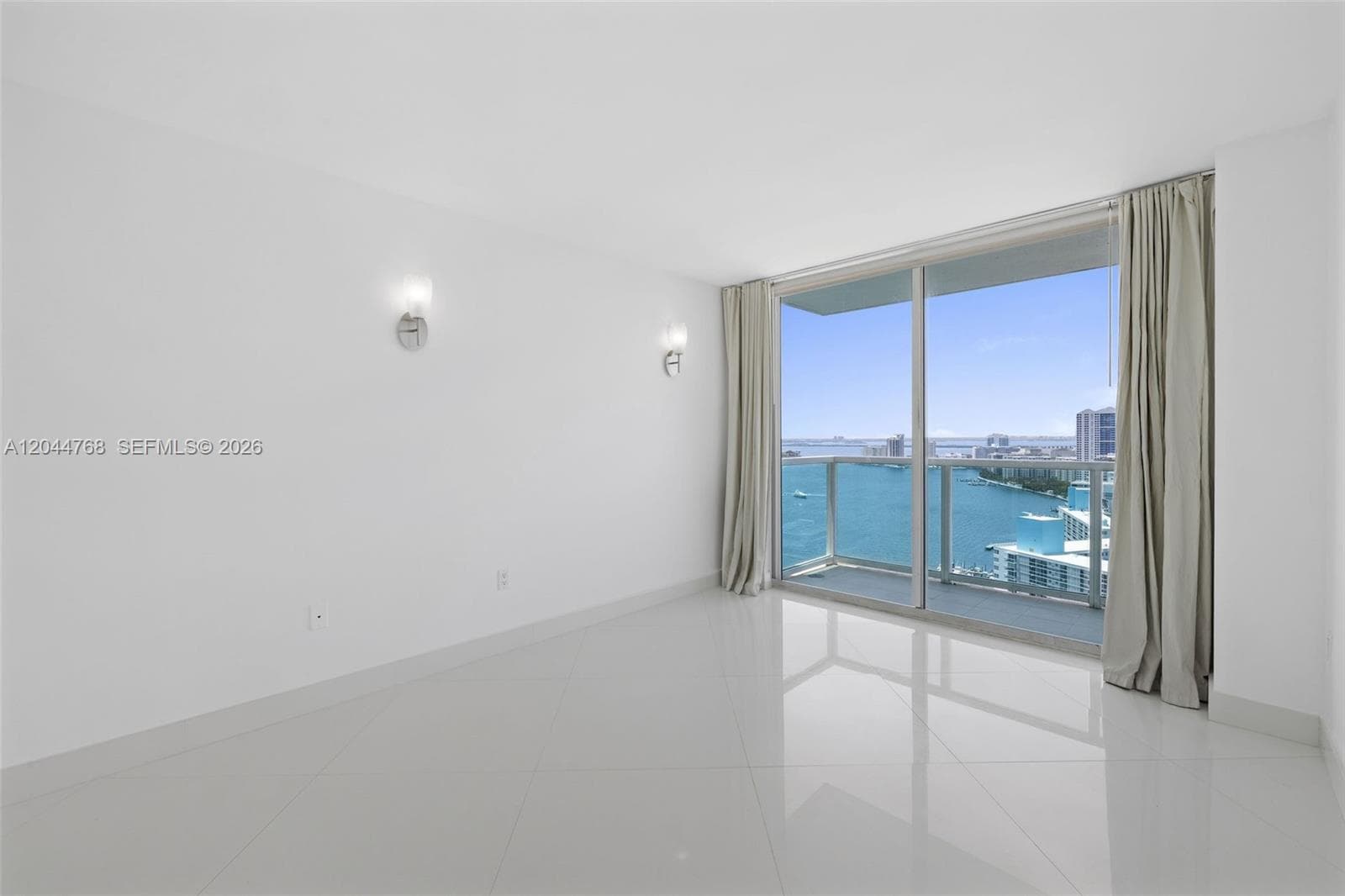 A12044768 — Miami Beach — 16