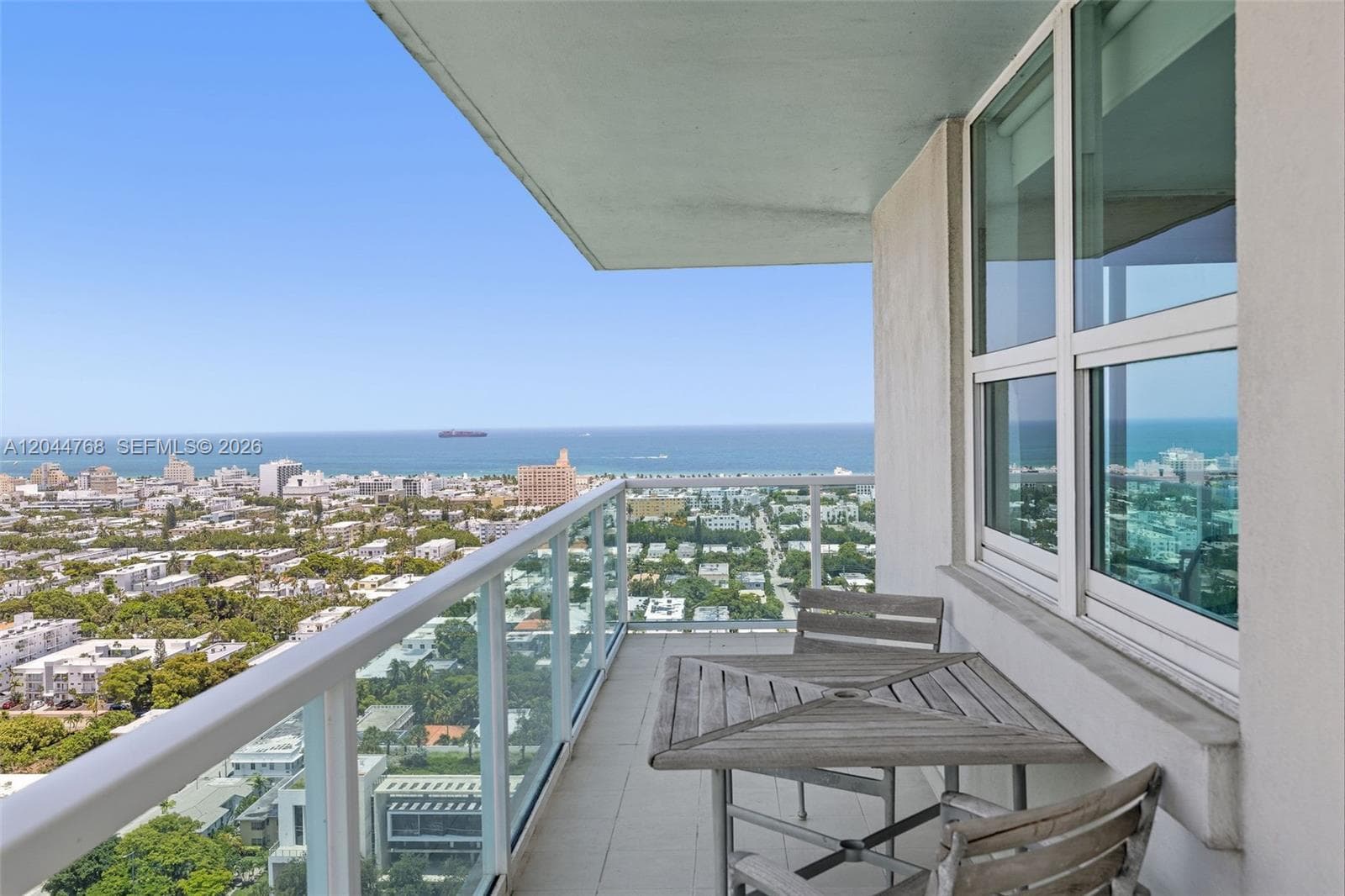 A12044768 — Miami Beach — 30