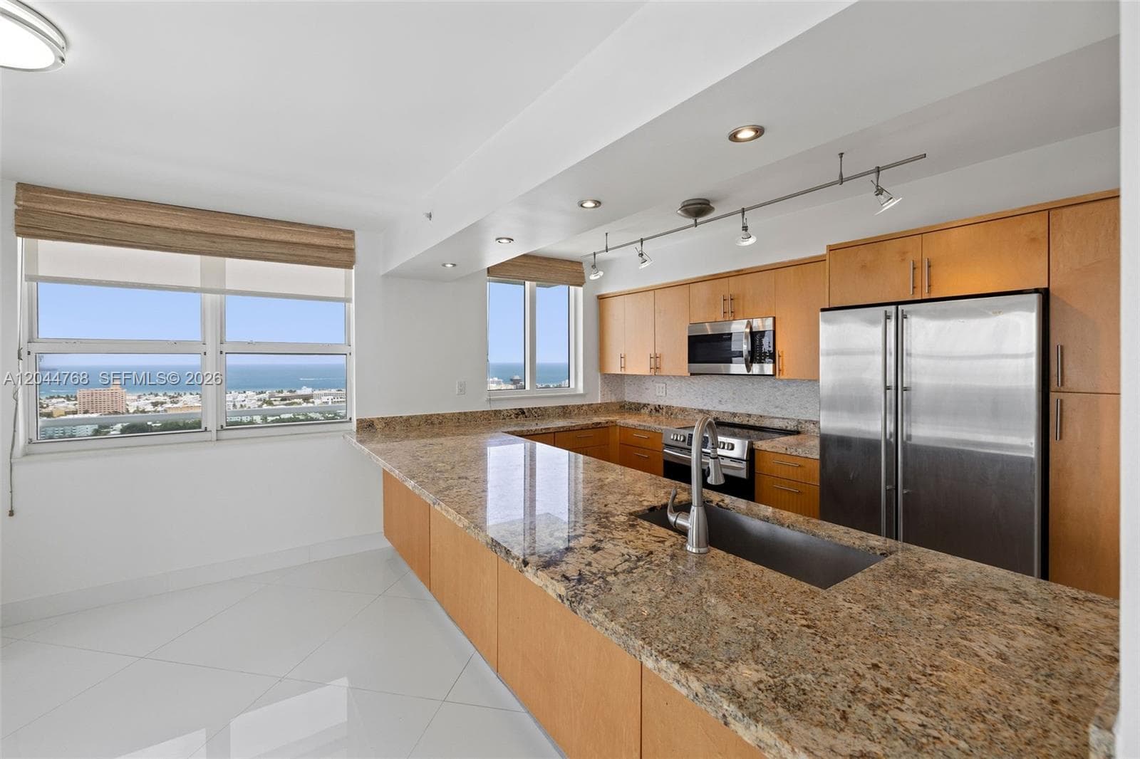 A12044768 — Miami Beach — 8