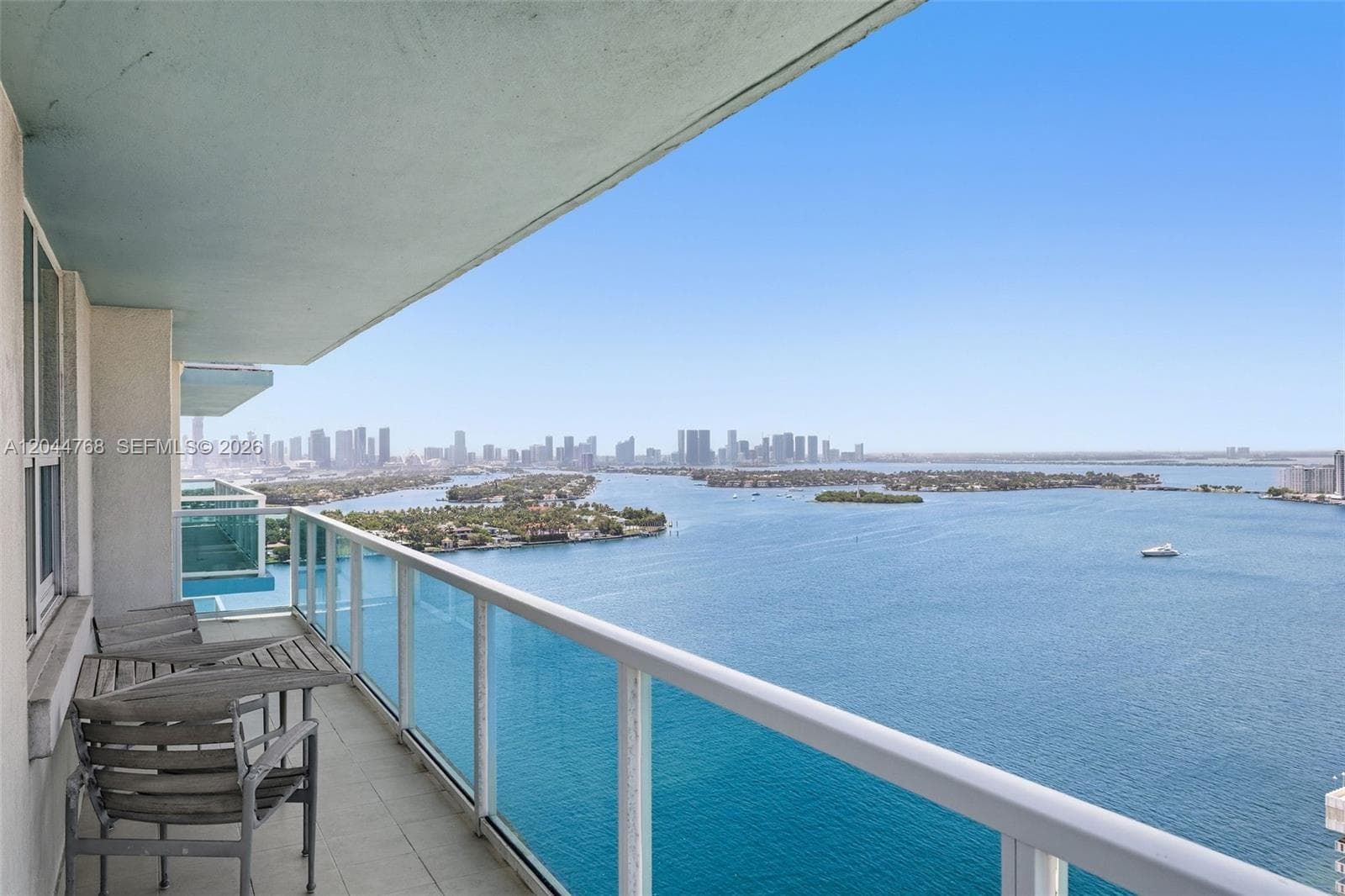 A12044768 — Miami Beach — 25