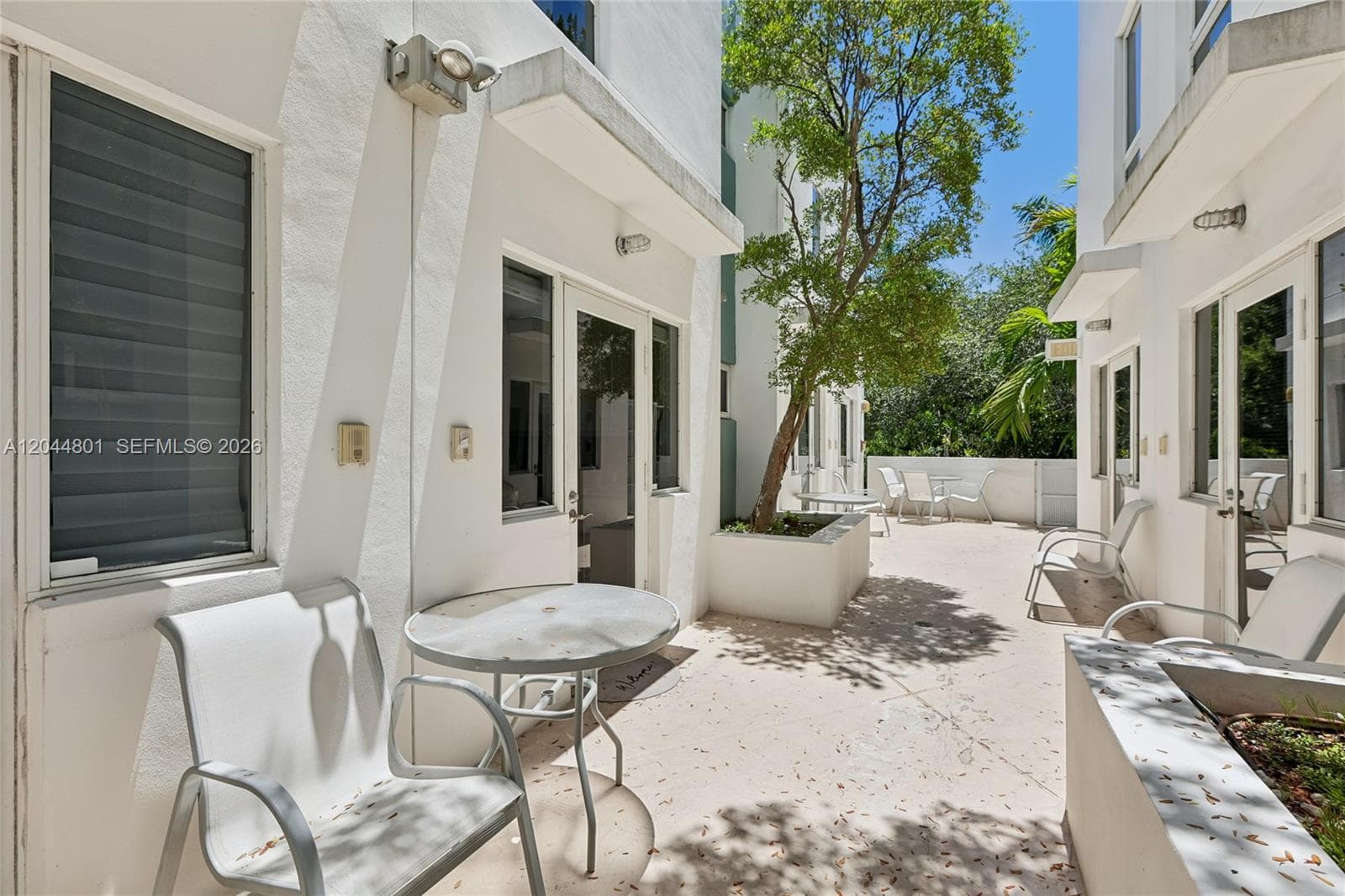 A12044801 — Miami Beach — 17