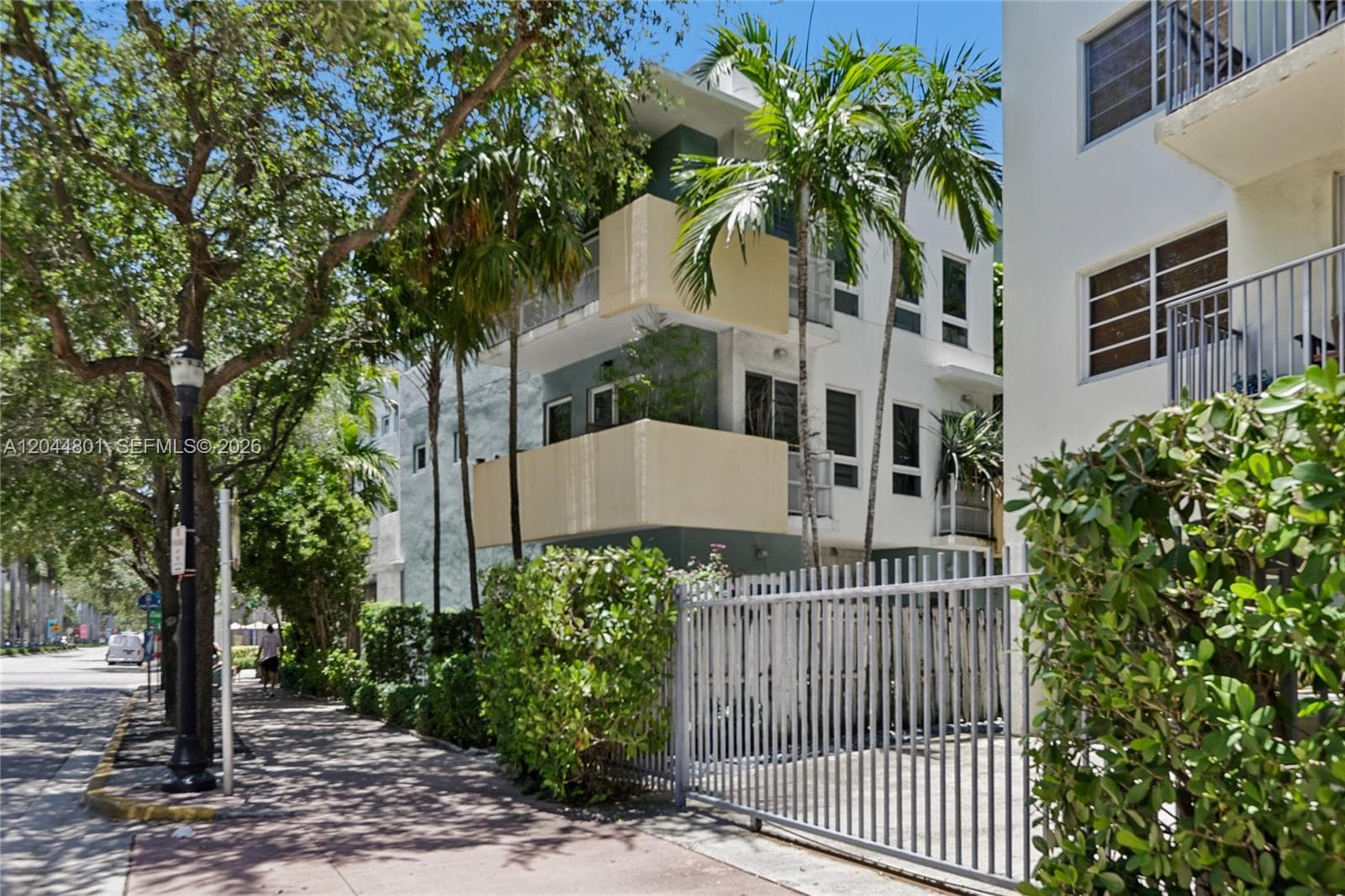 A12044801 — Miami Beach — 29