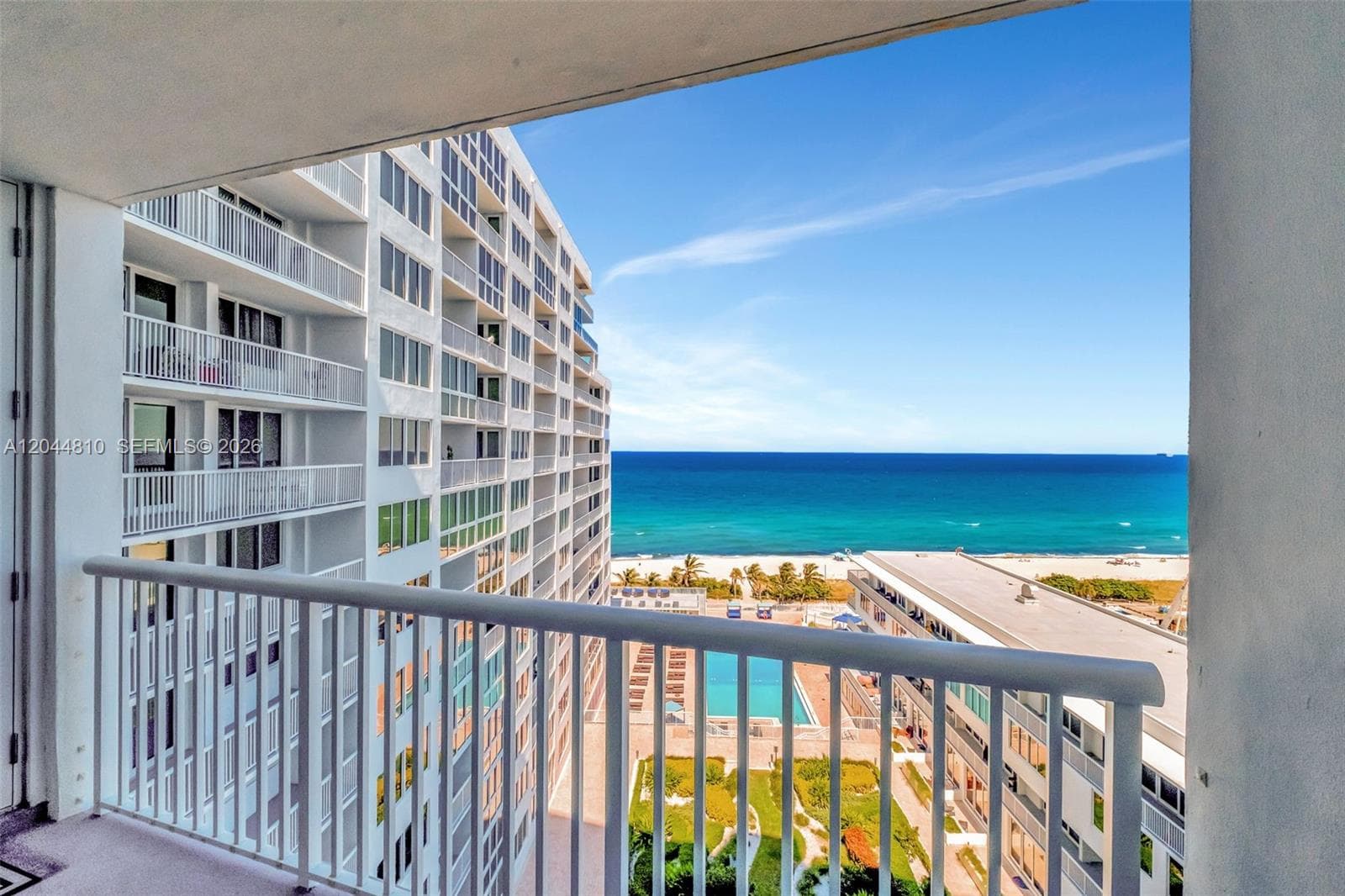 A12044810 — Miami Beach — 2