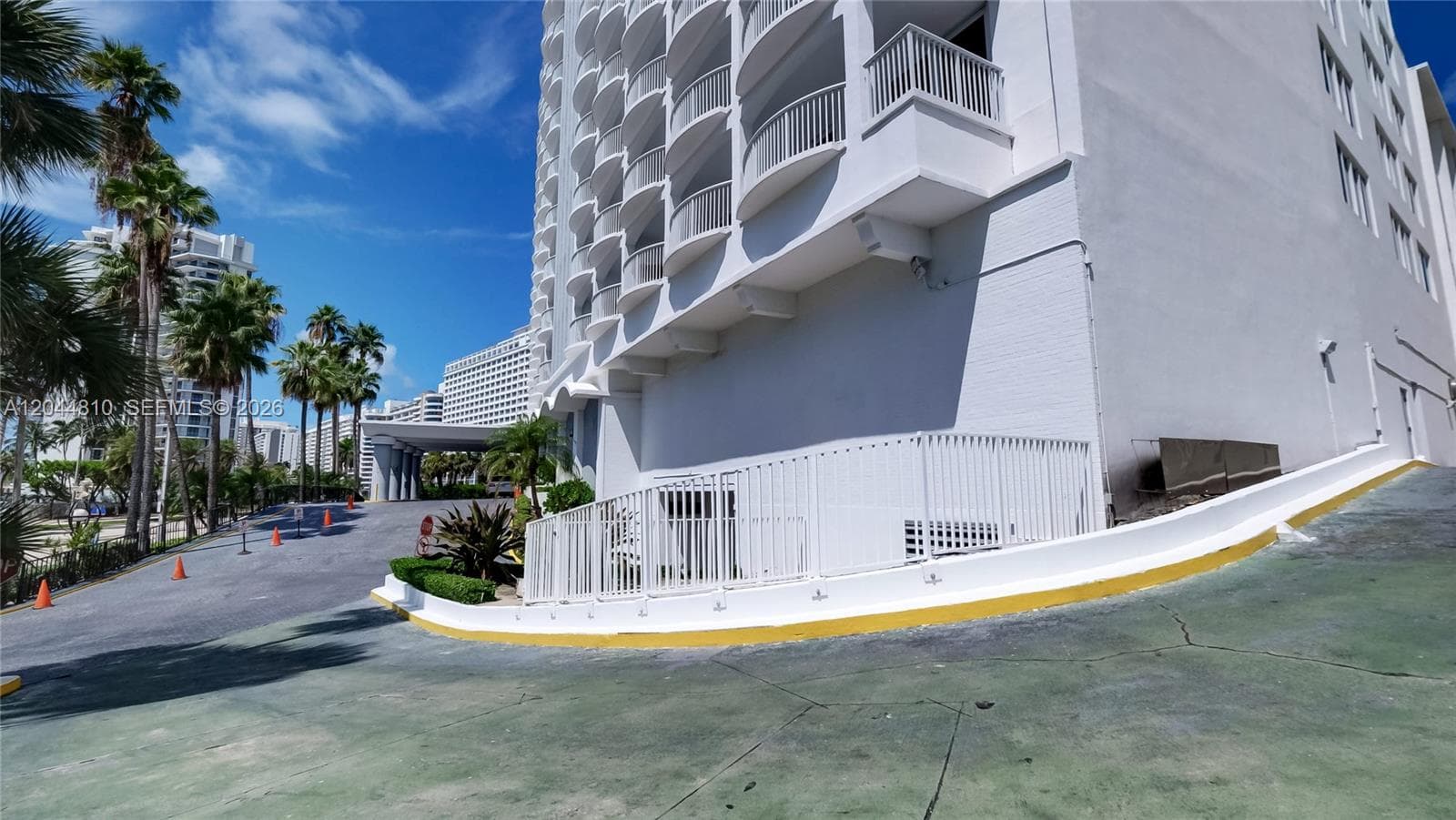 A12044810 — Miami Beach — 46