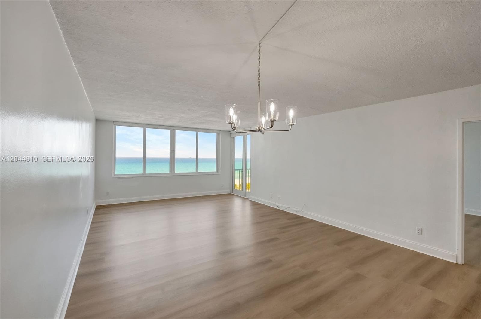 A12044810 — Miami Beach — 3