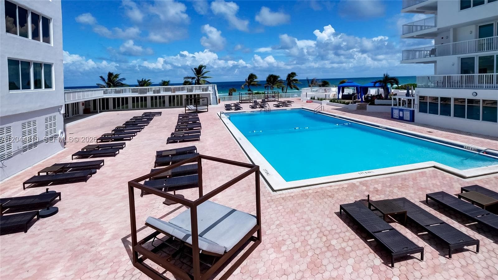 A12044810 — Miami Beach — 67
