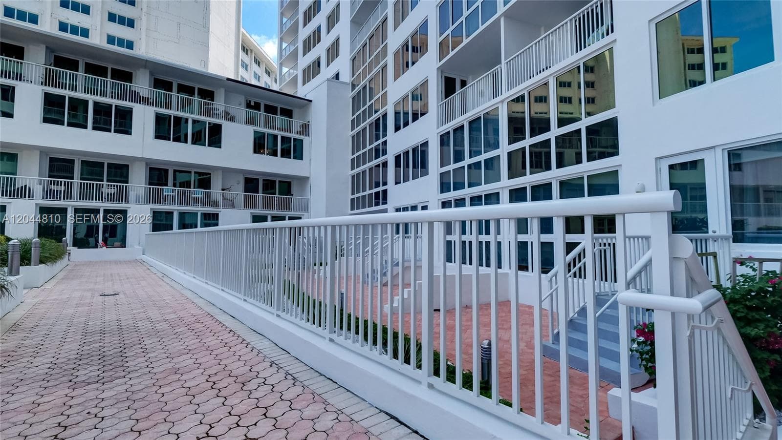 A12044810 — Miami Beach — 63