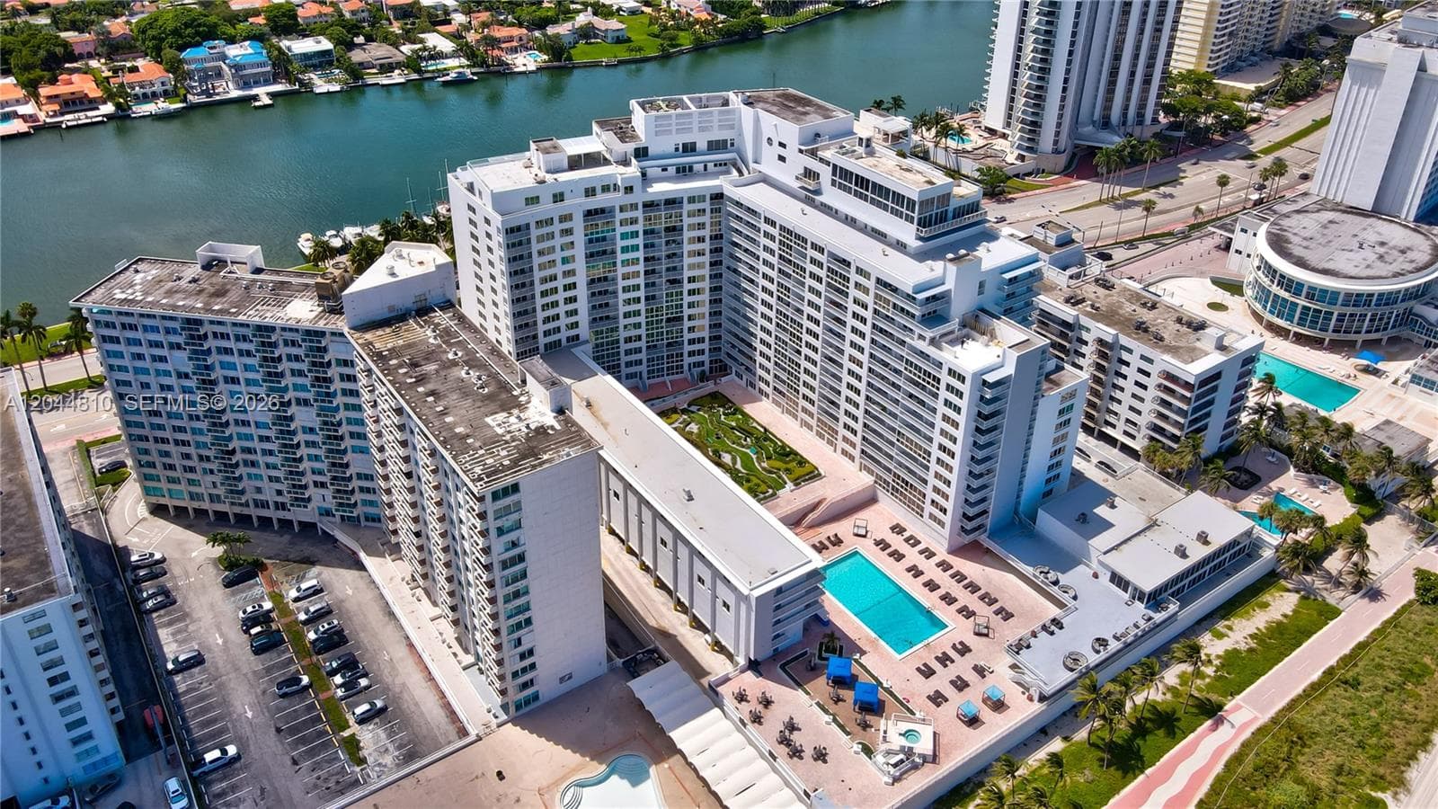 A12044810 — Miami Beach — 32