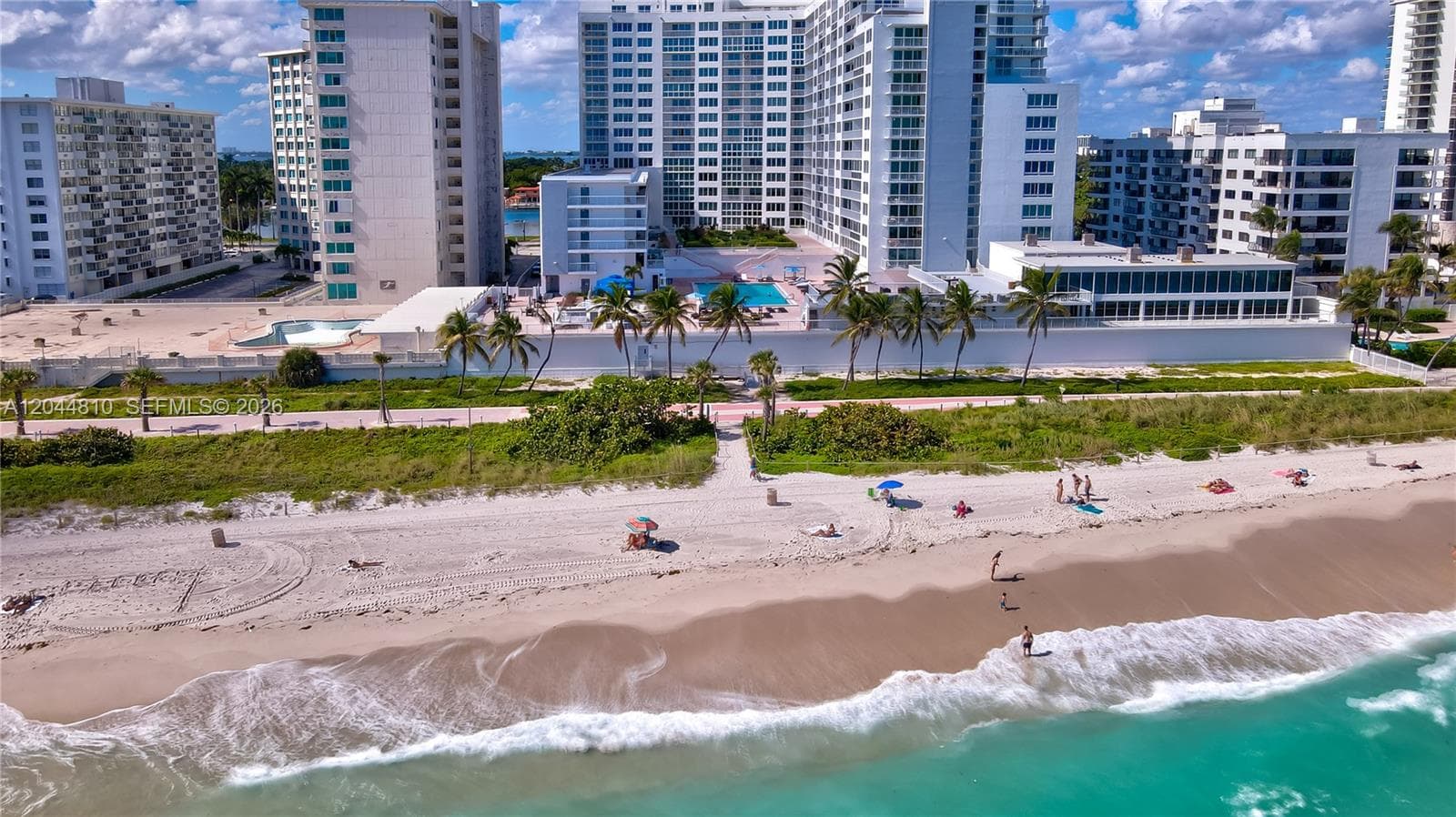 A12044810 — Miami Beach — 34