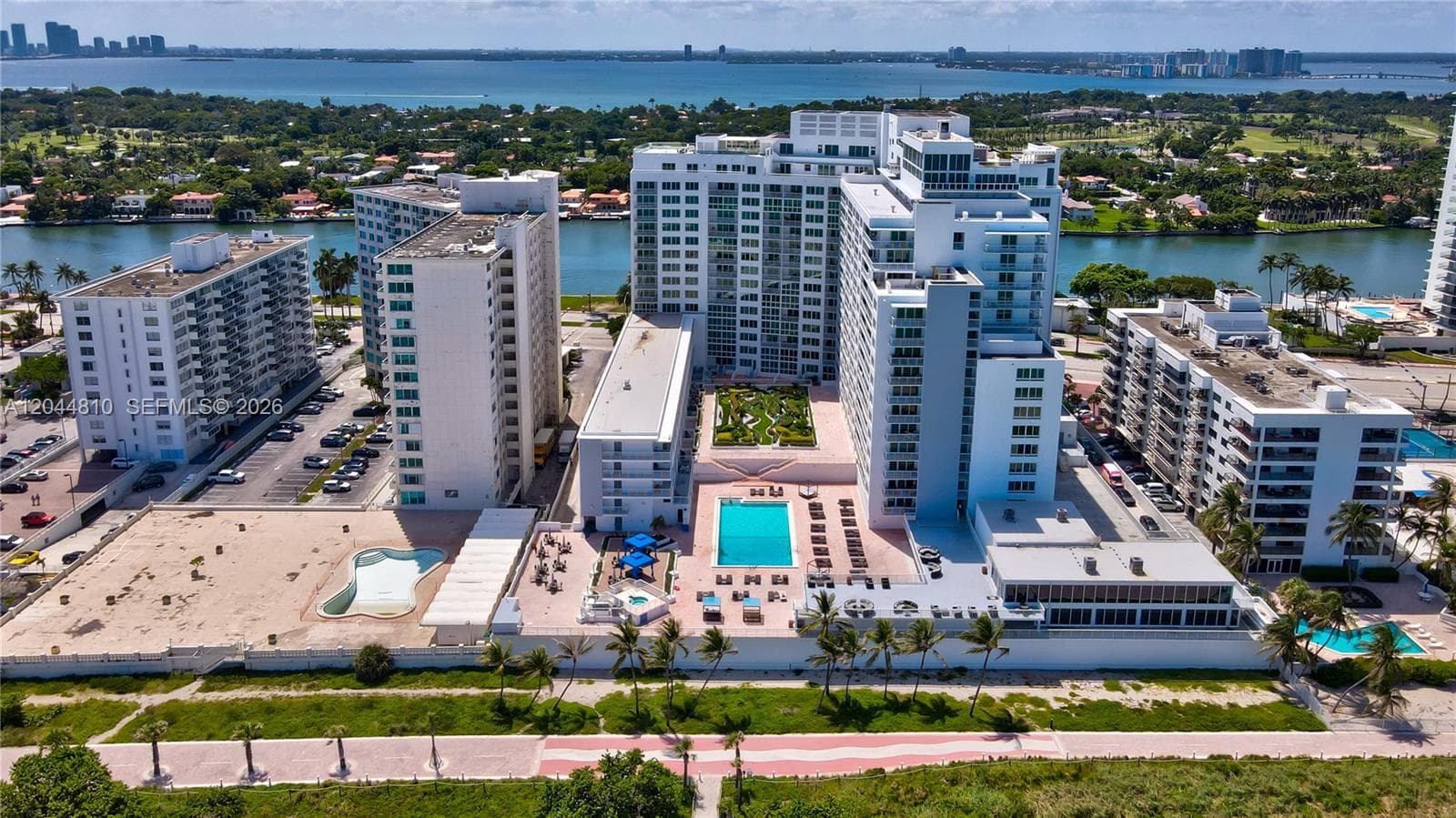 A12044810 — Miami Beach — 38