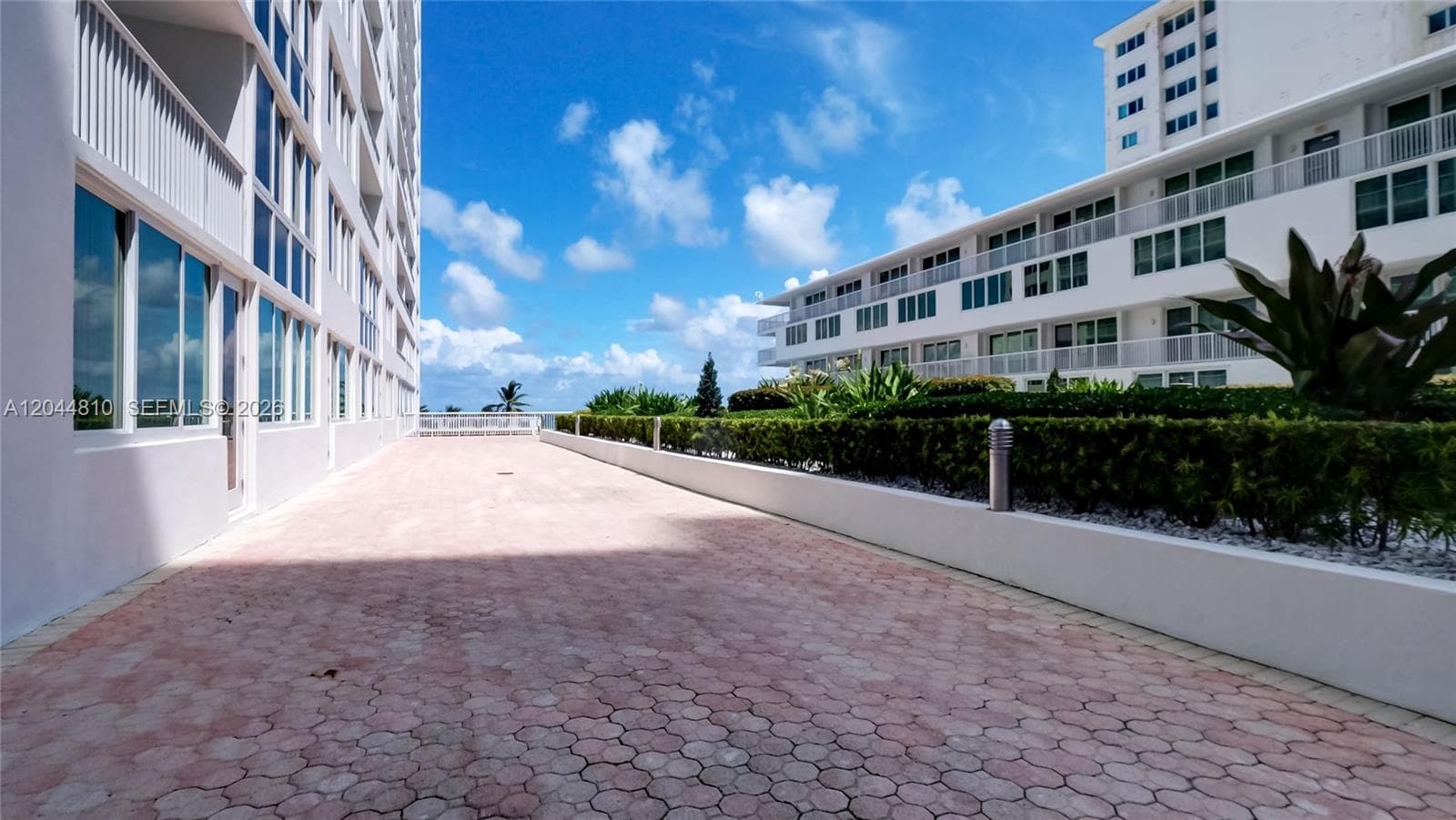 A12044810 — Miami Beach — 65