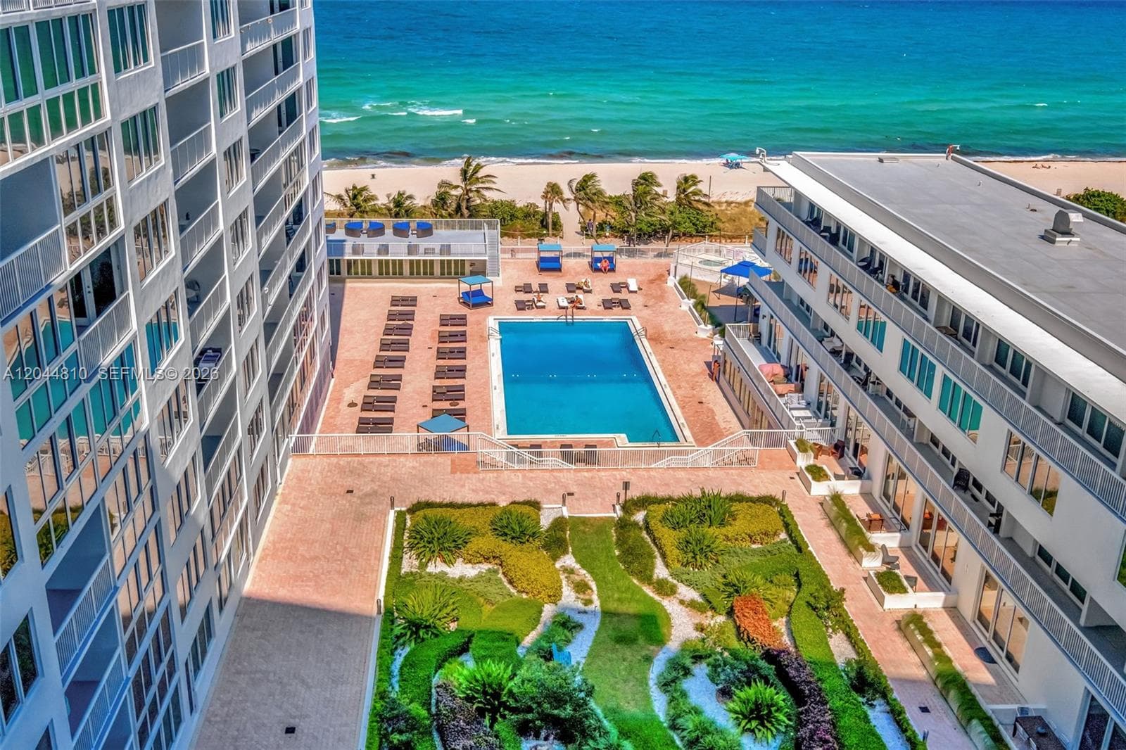 A12044810 — Miami Beach — 14
