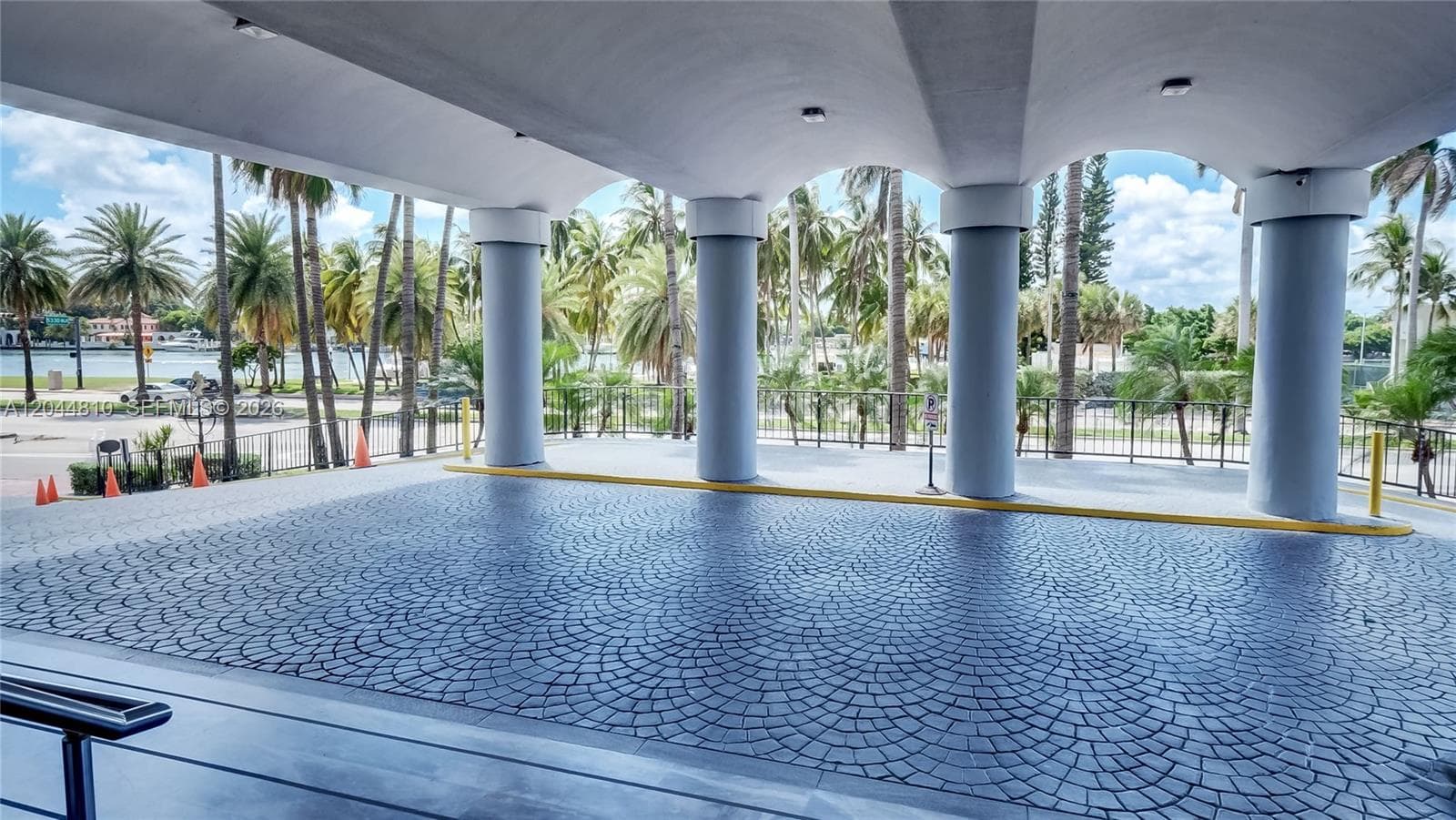 A12044810 — Miami Beach — 50