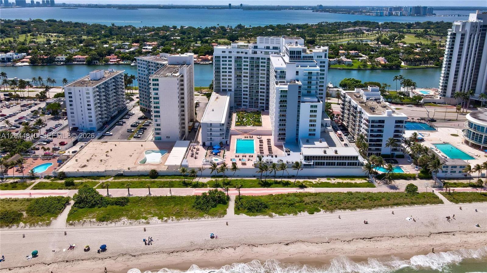 A12044810 — Miami Beach — 37