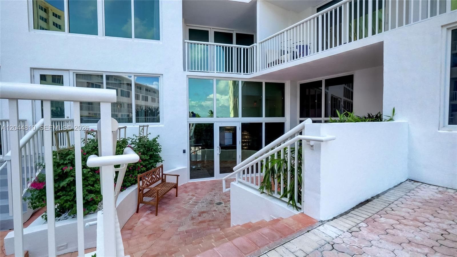 A12044810 — Miami Beach — 64