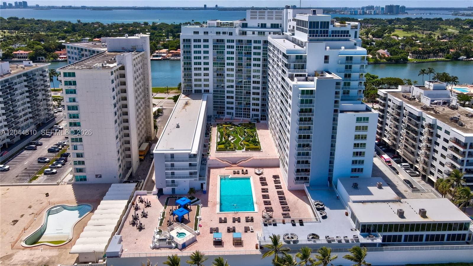 A12044810 — Miami Beach — 39