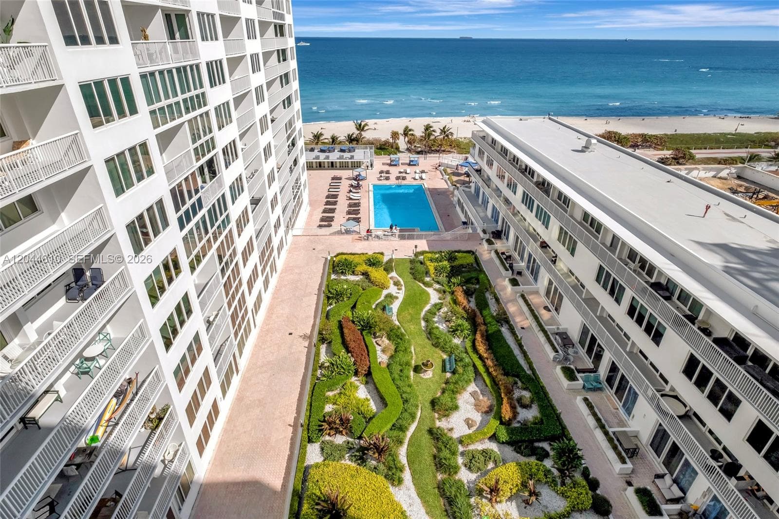 A12044810 — Miami Beach — 87
