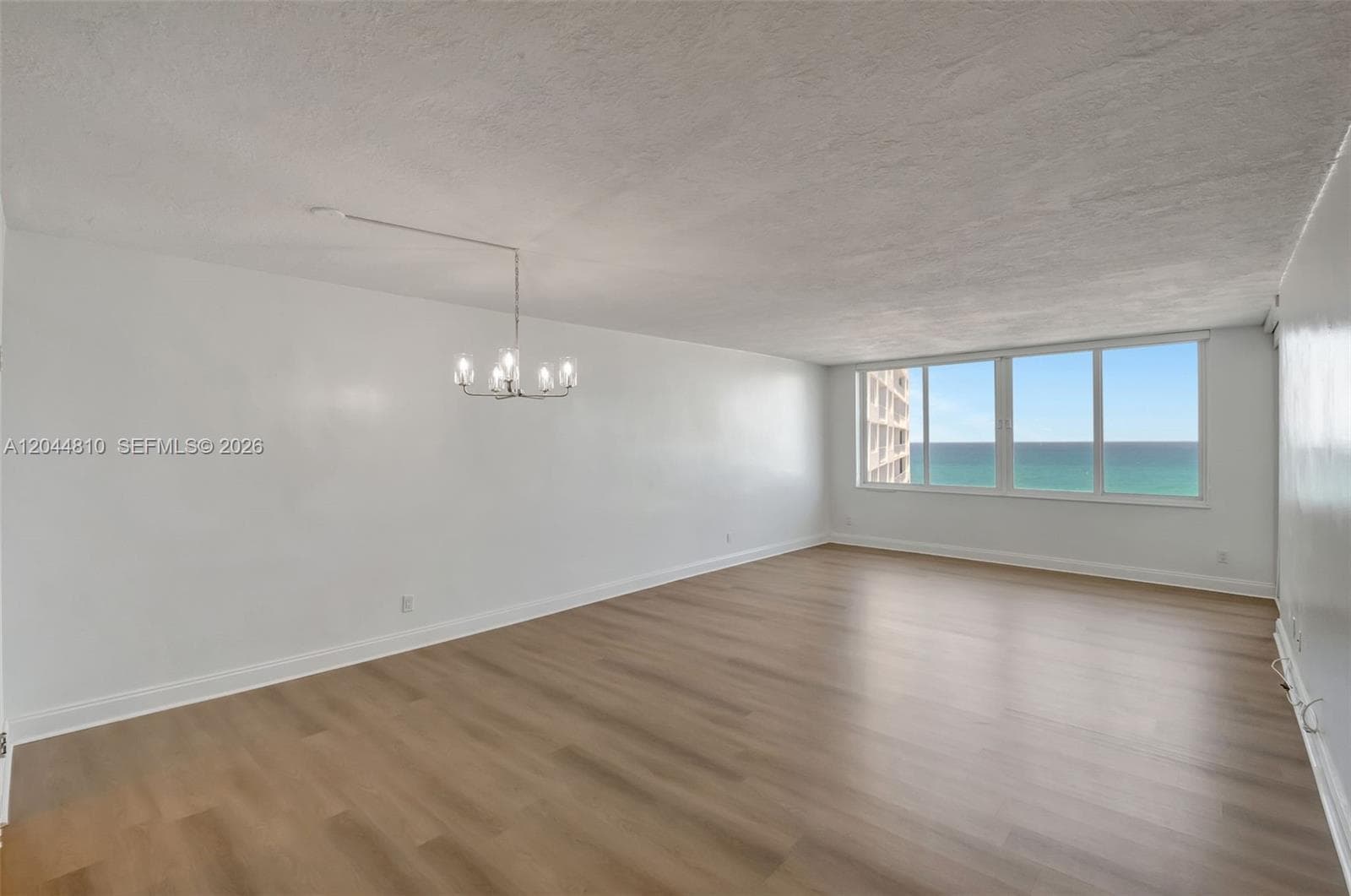 A12044810 — Miami Beach — 4