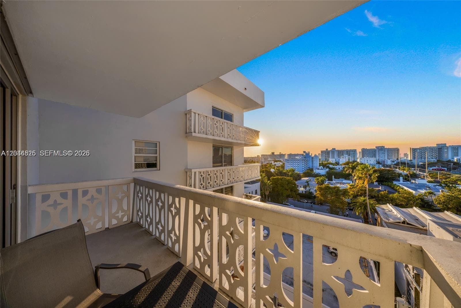 A12044825 — Miami Beach — 15