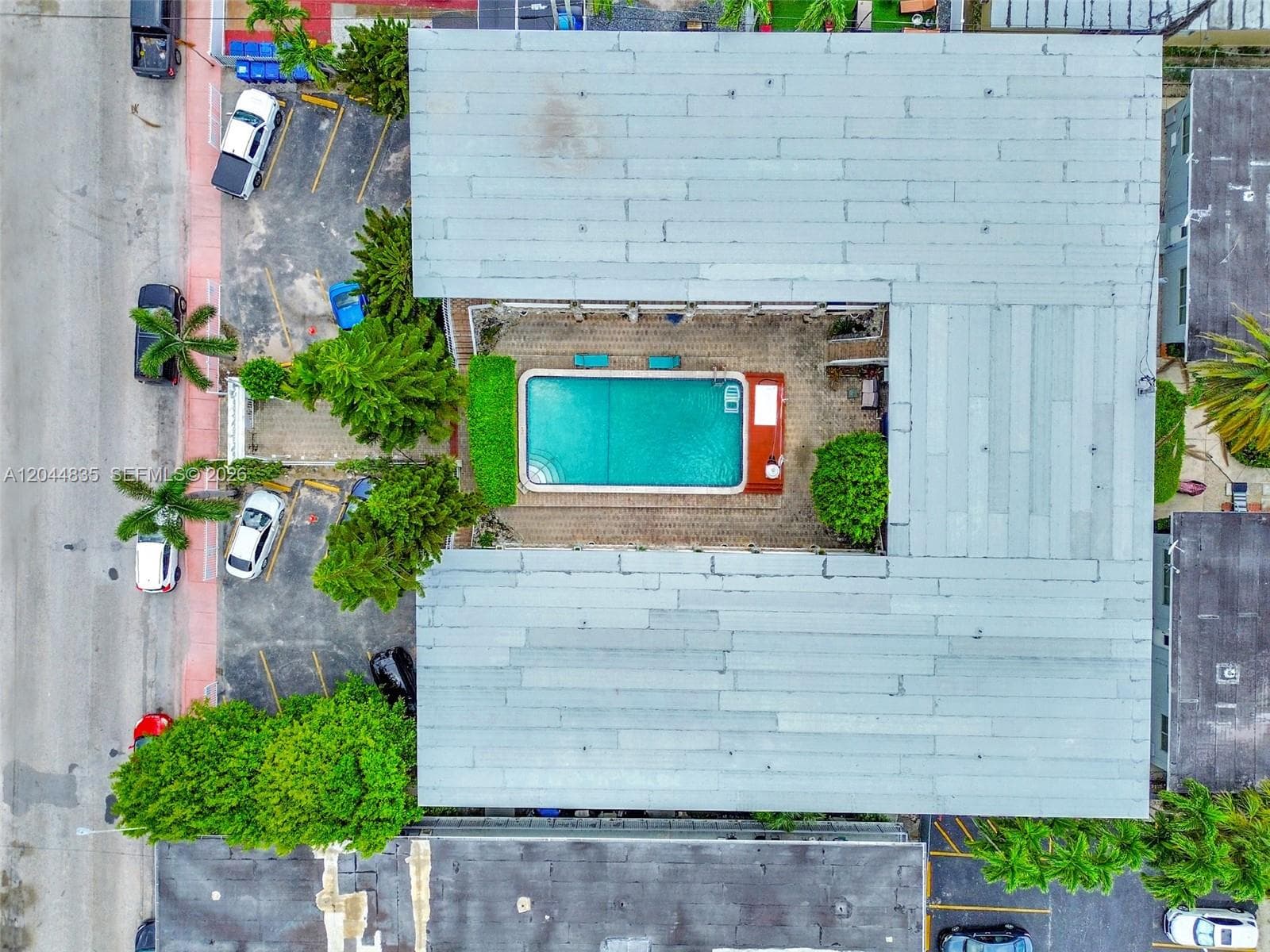 A12044835 — Miami Beach — 17